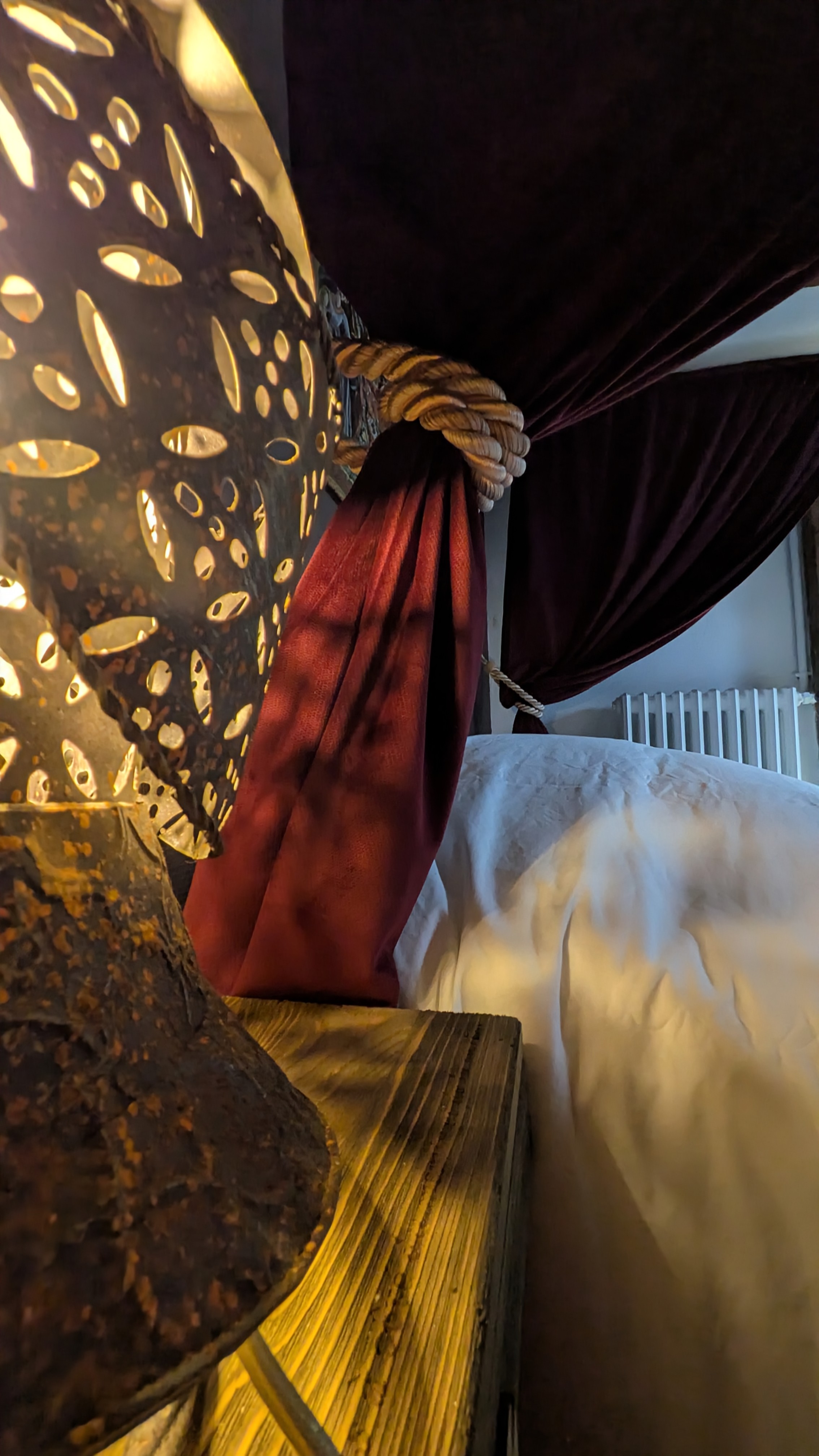 Game Room - Le secret du 13e jour — Chambre à thème immersive à Châteauneuf-en-Thymerais à Châteauneuf-en-Thymerais — salle de bain