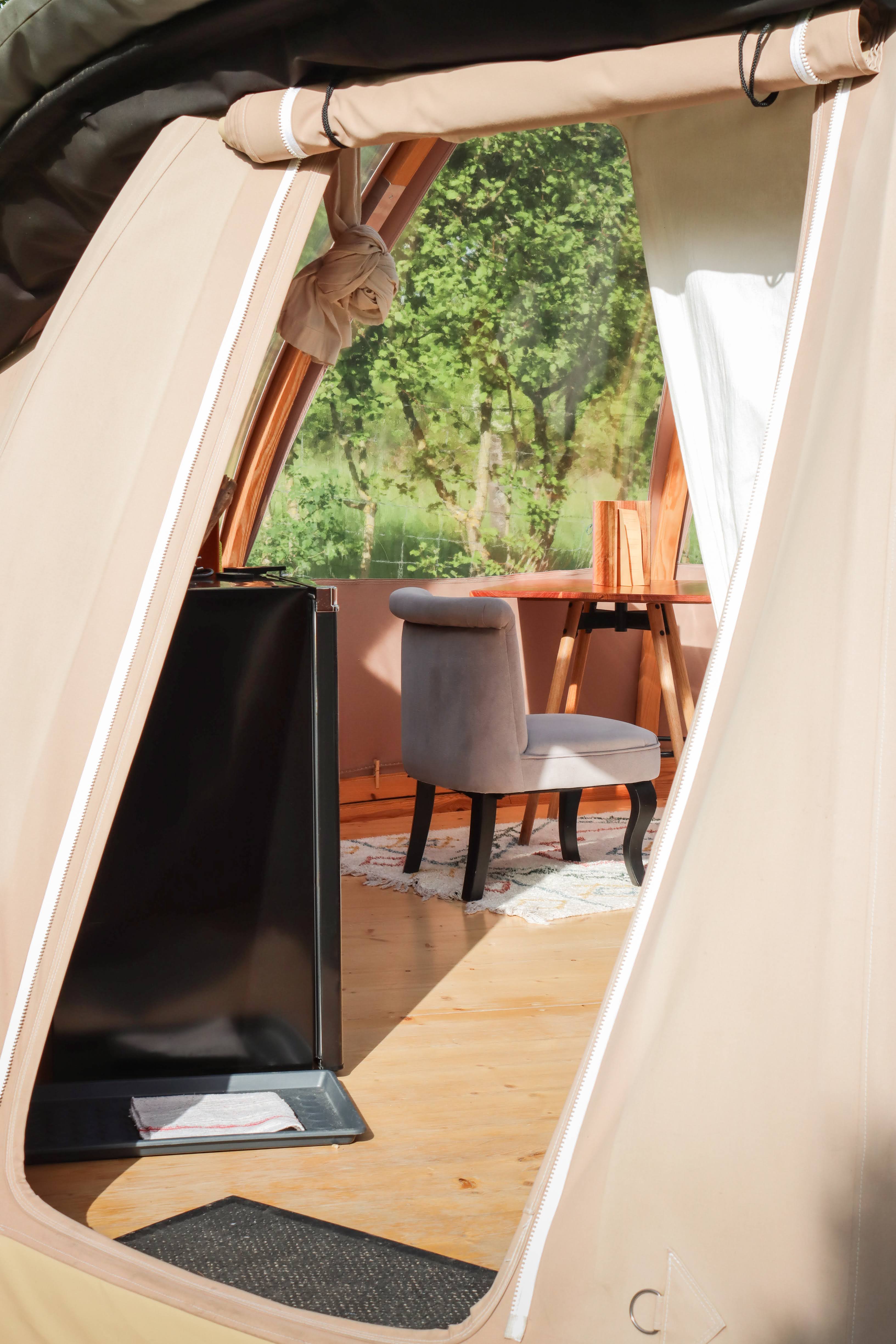Vénus : un wigwam enchanteur en Alsace à Niederbronn-Les-Bains — vue intérieure