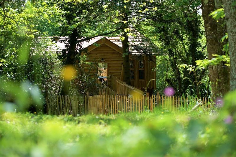 Cabane Lewis : une échappée belle sur pilotis en Bretagne à Pleyber-Christ — vue intérieure