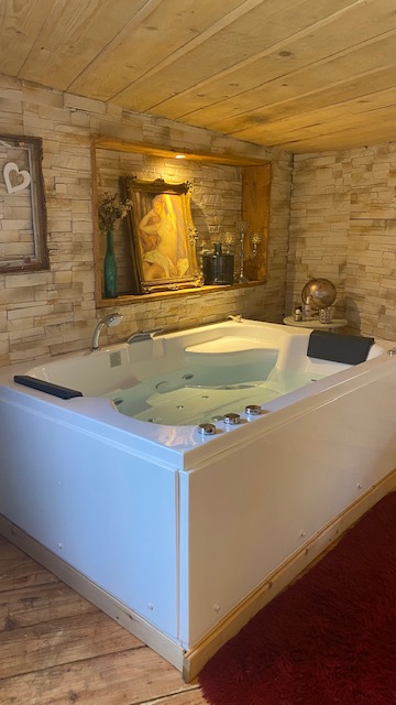 Évasion sensorielle dans une suite avec spa en Provence à Barjols — environnement naturel