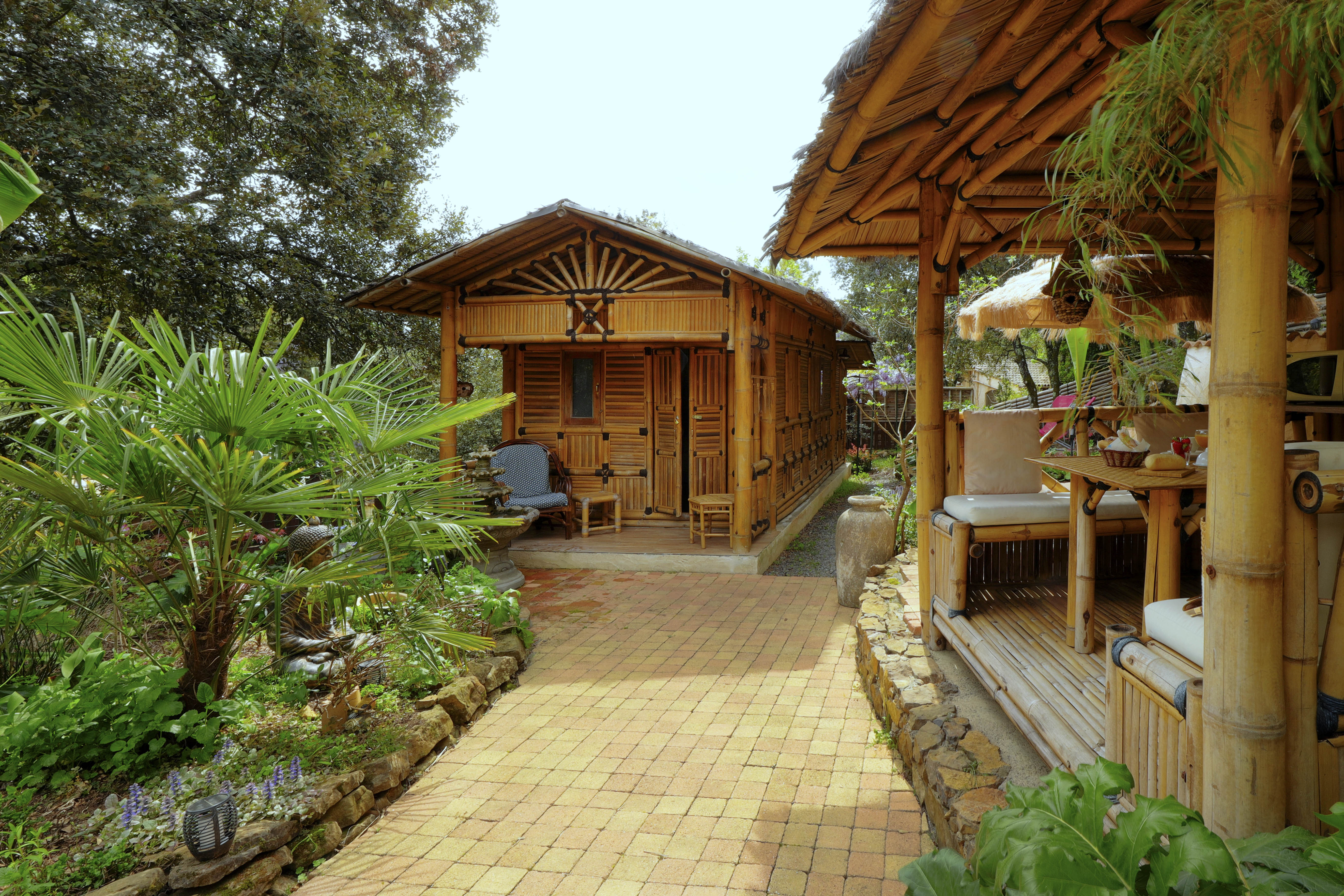 Insolite Suite Bali — Cabane avec spa privatif à Valaurie (Gard) à Saint-Nazaire — vue intérieure