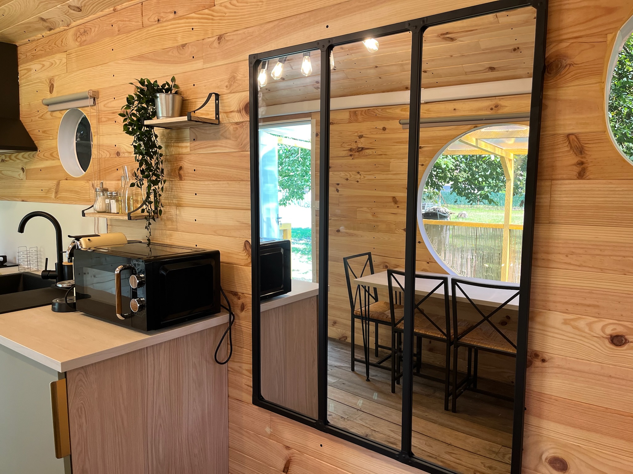 La Family sCarabane & Spa : une escapade unique en Bourgogne à Sassenay — salle de bain