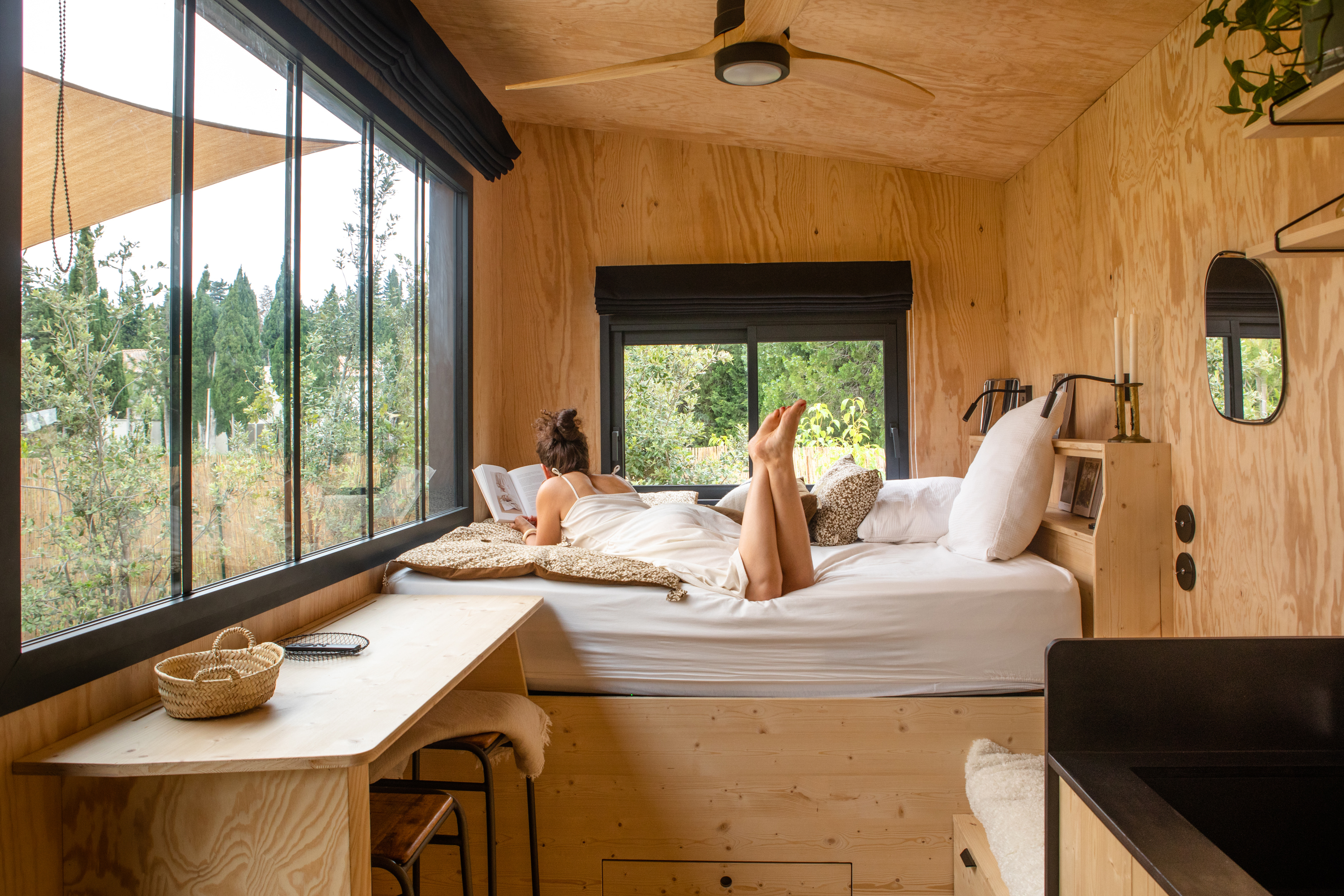 L'Atelier Tiny House — Détente avec Spa à Bouches-du-Rhône à Saint-Chamas — chambre