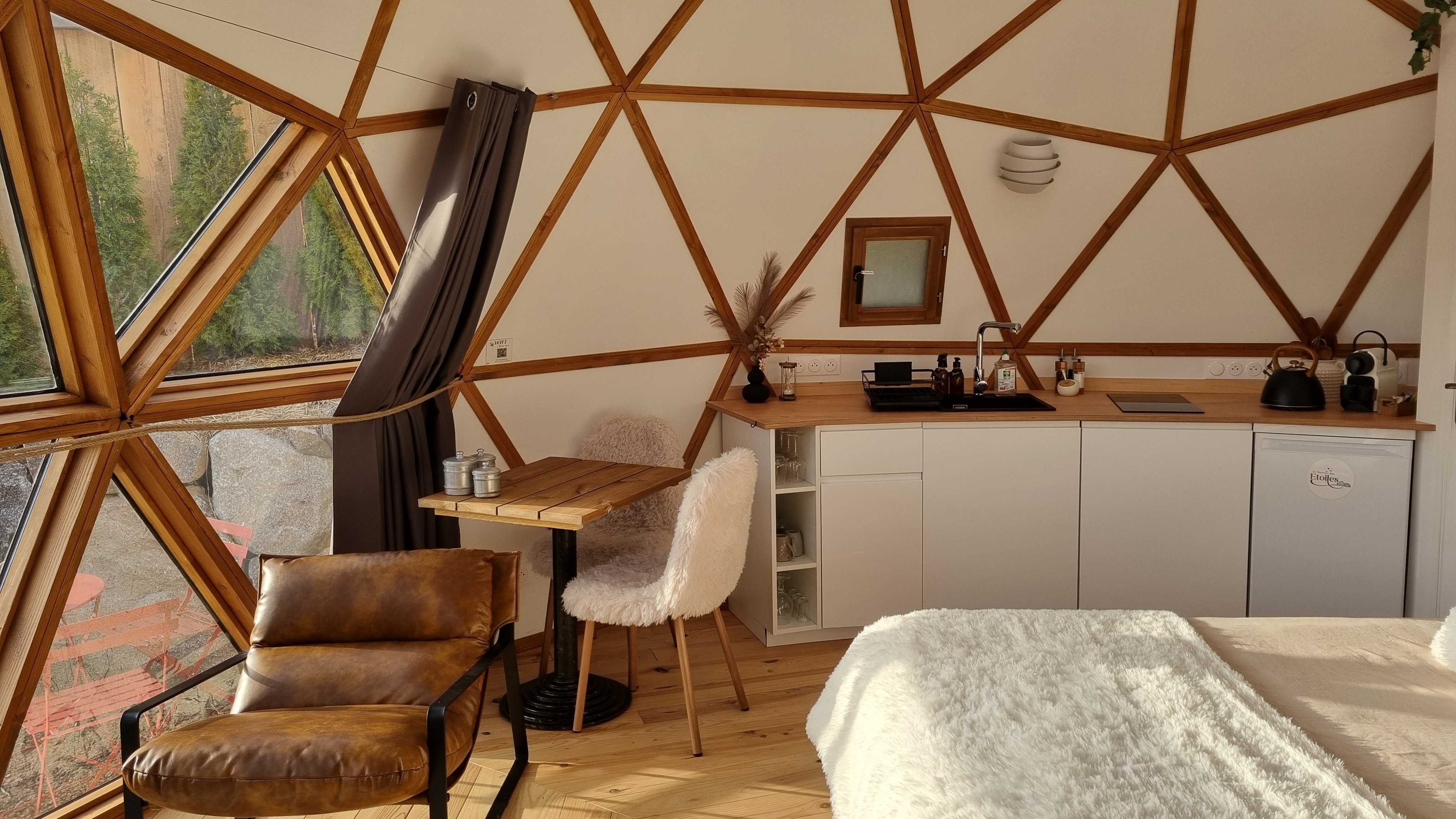 Dôme "Le Cocon" — Séjour romantique avec vue panoramique à Vosges à Le Sentier des Étoiles — chambre