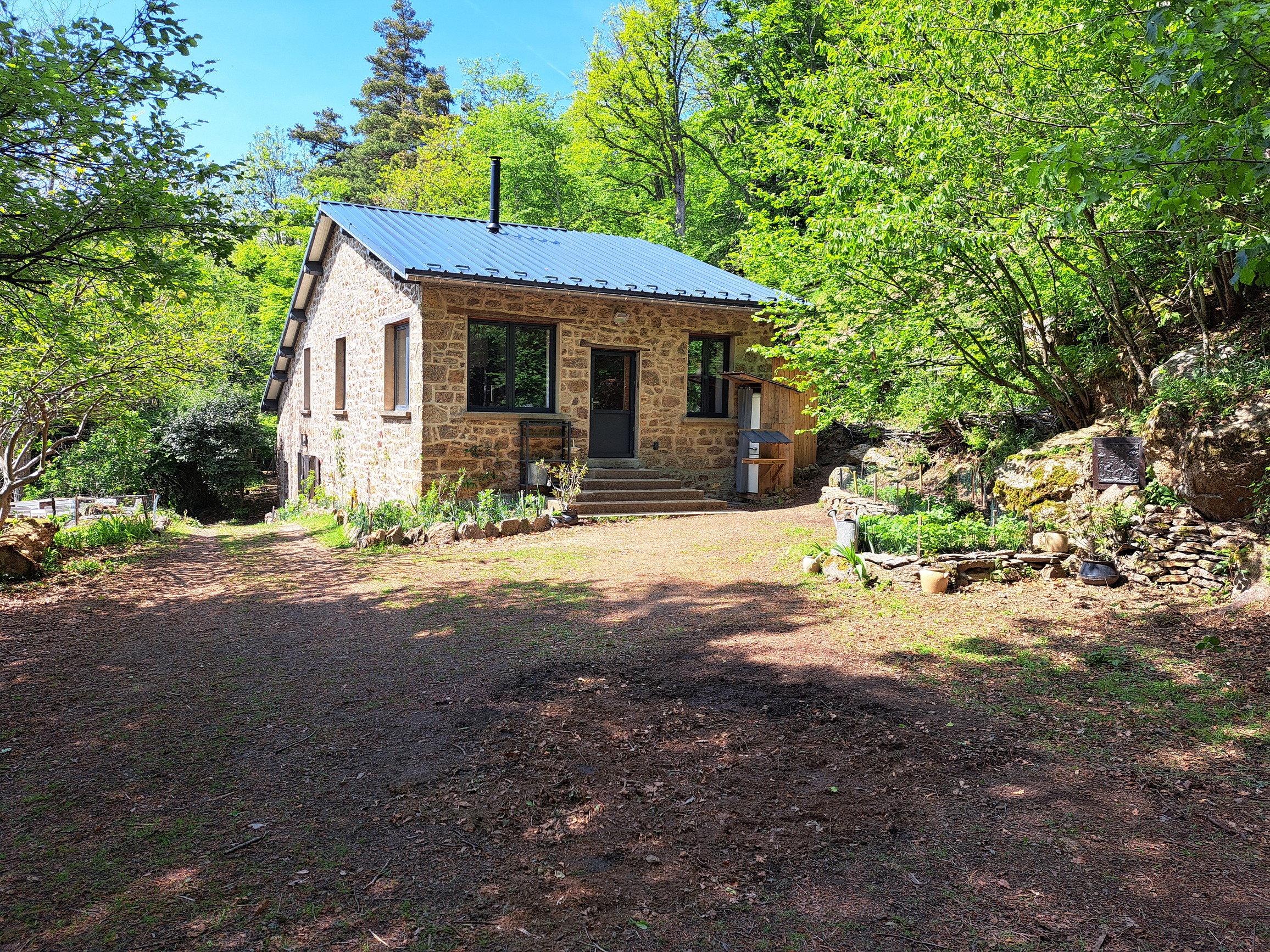 Le Refuge d'Yzeron — Gîte nature avec spa à Yzeron (Rhône)