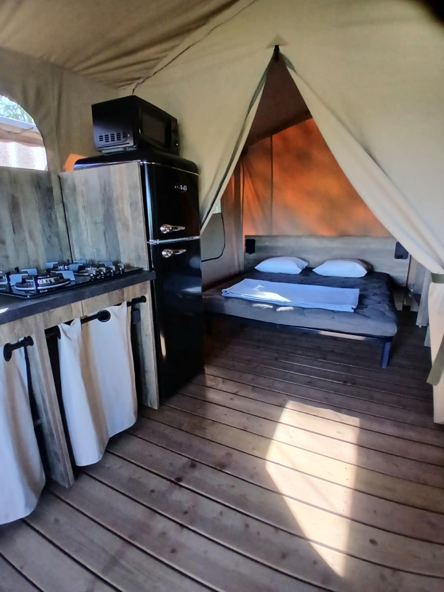 Lodge familial — Séjour avec spa à Tarn à Rabastens — vue depuis la terrasse