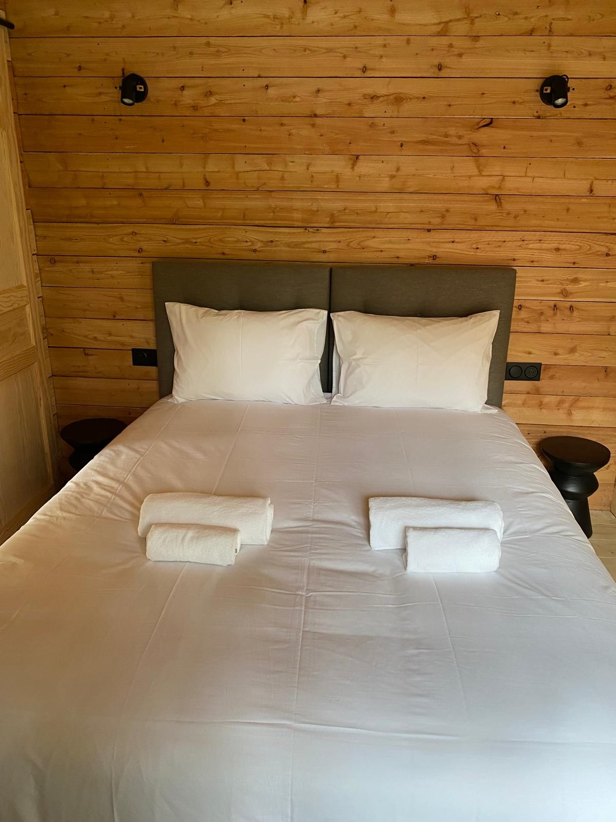 Le Nid des Renouveaux — Cabane avec vue sur étang à Oise à Beauvais — chambre