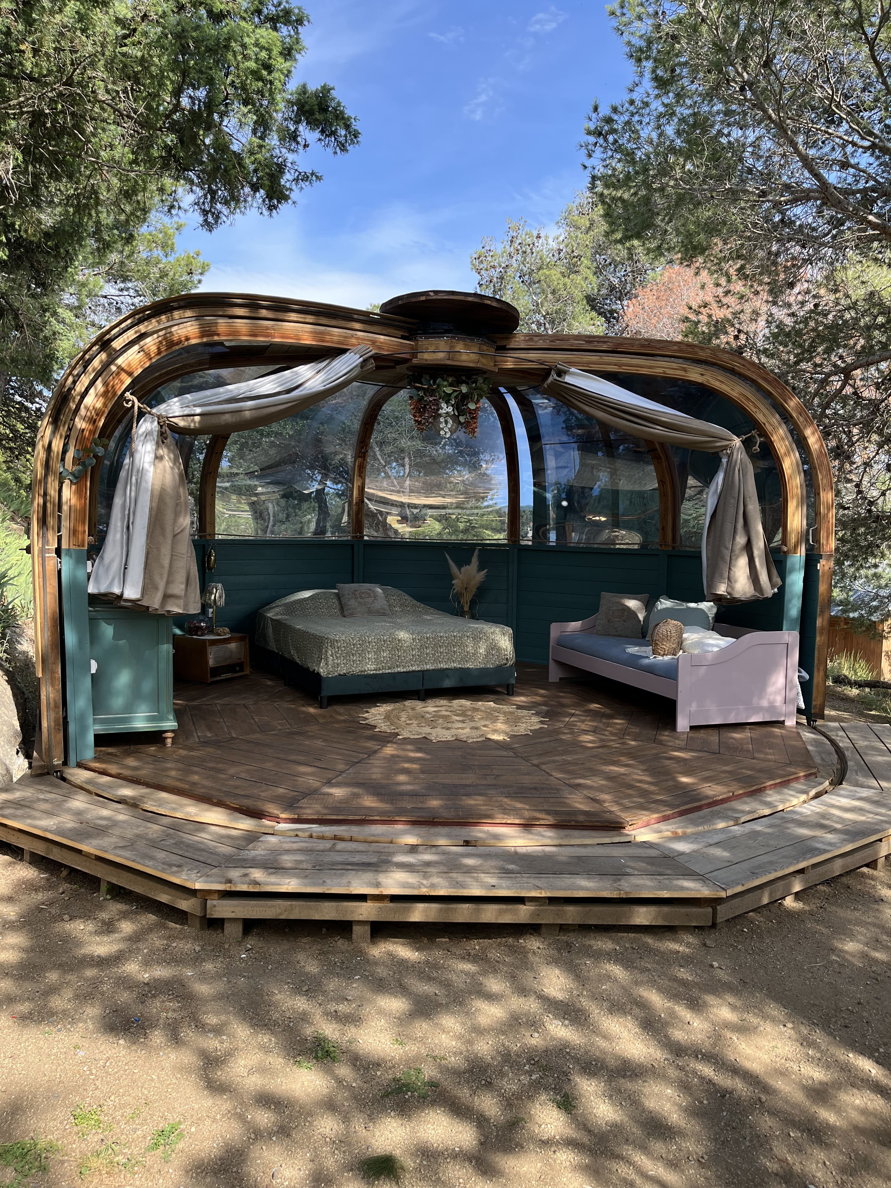 La Clochette et sa vue extraordinaire — Cabane dans les arbres avec spa à Pyrénées-Orientales à Perpignan — chambre