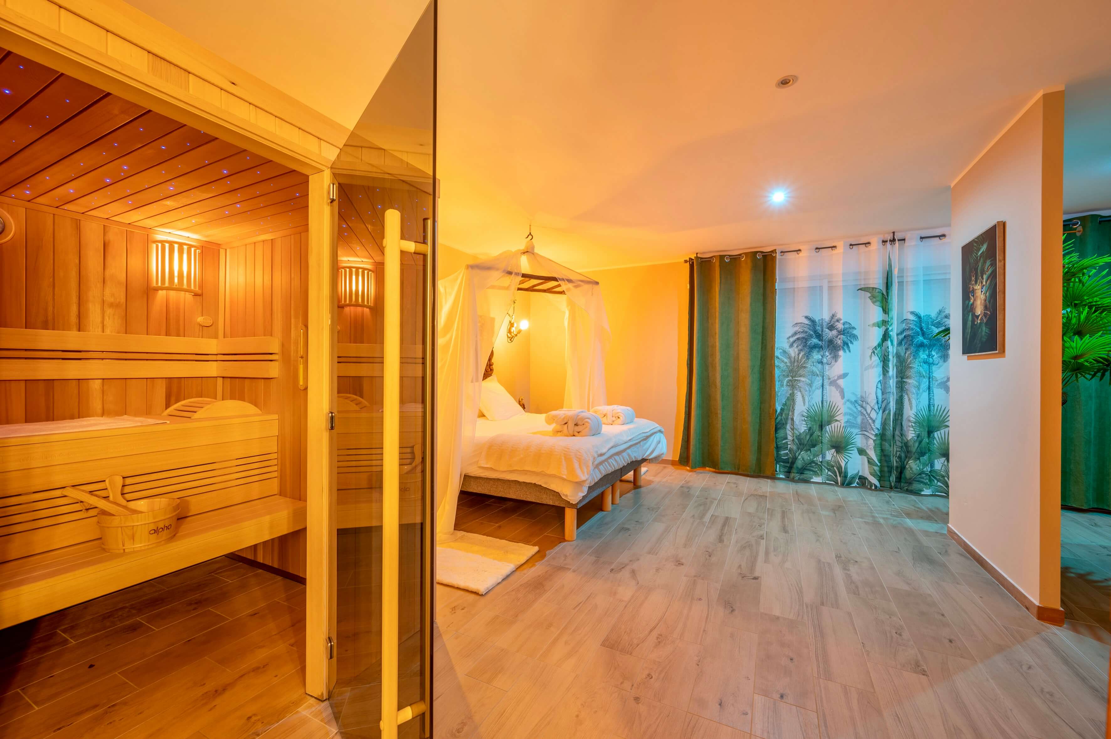 Suite Romantique Lost Paradise — Évasion avec Spa à Nord à Dunkerque — vue intérieure