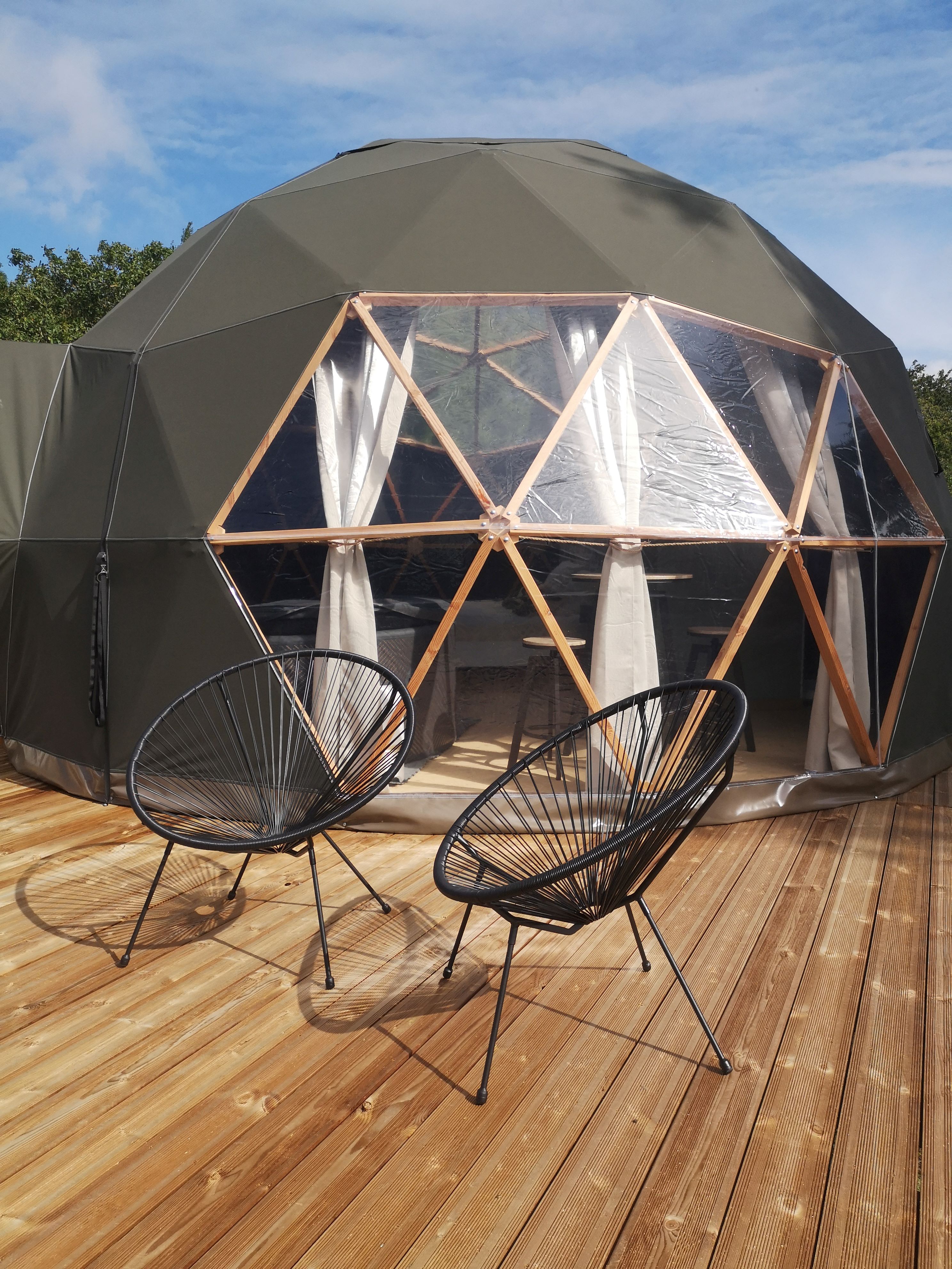 Solaris & Spa — Dôme avec jacuzzi à Somme à Amiens — vue intérieure