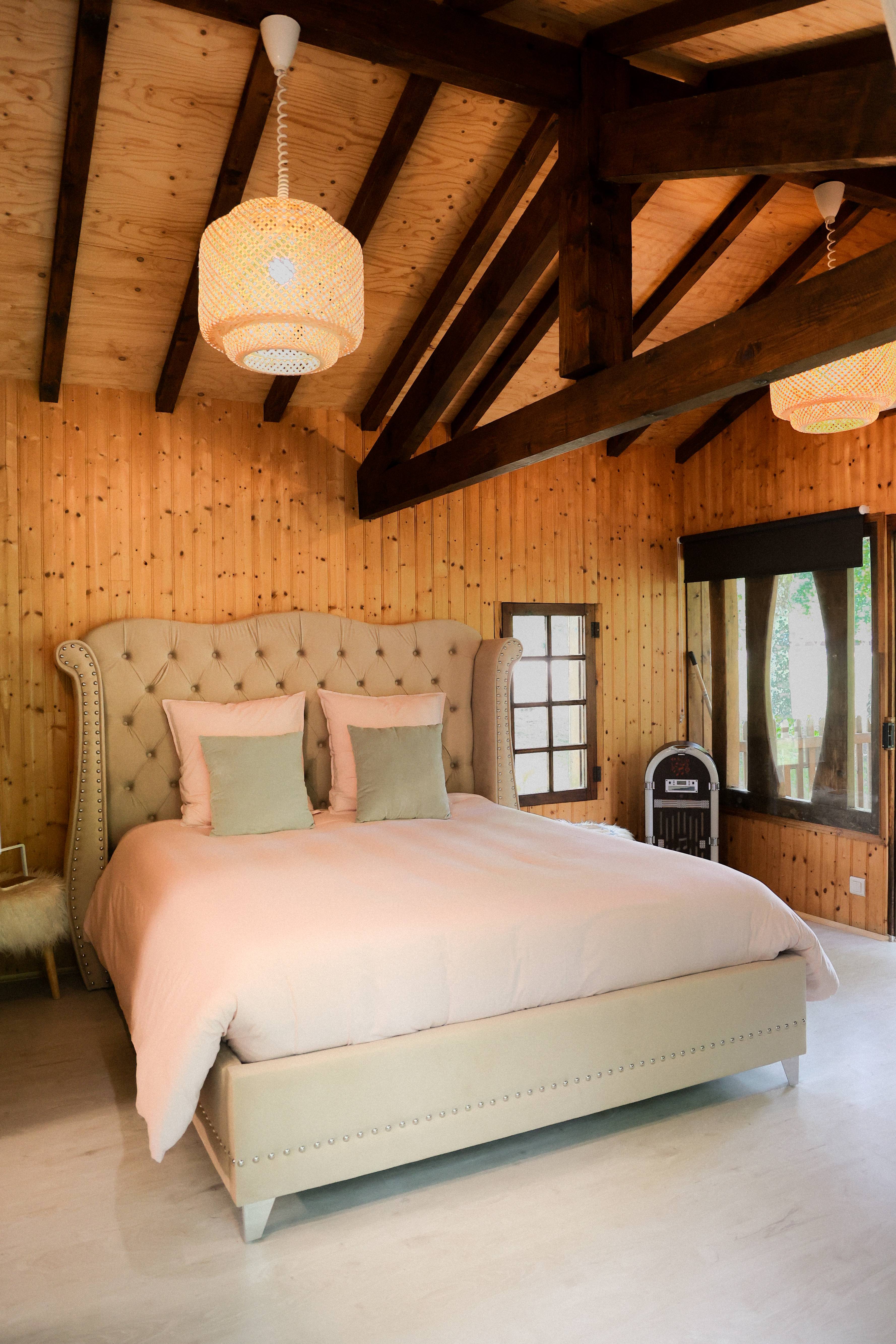 Chalet Romantique & Spa — Évasion bien-être en Gironde à Marions — détail architectural