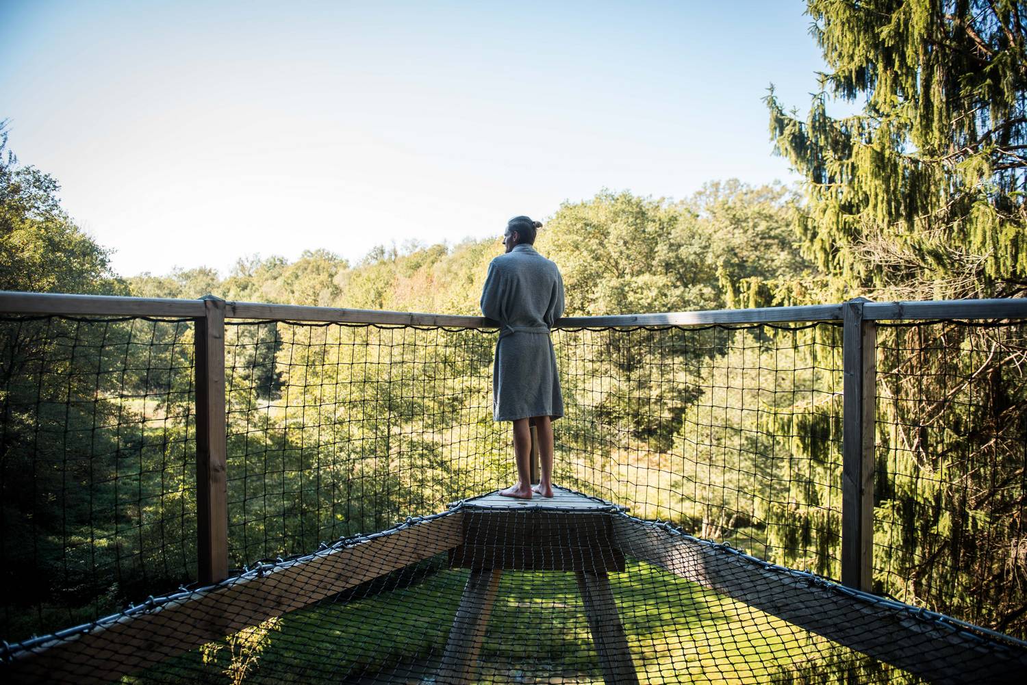 Cabane Spa Belle étoile : une immersion dans les arbres à Lanouaille — vue depuis la terrasse