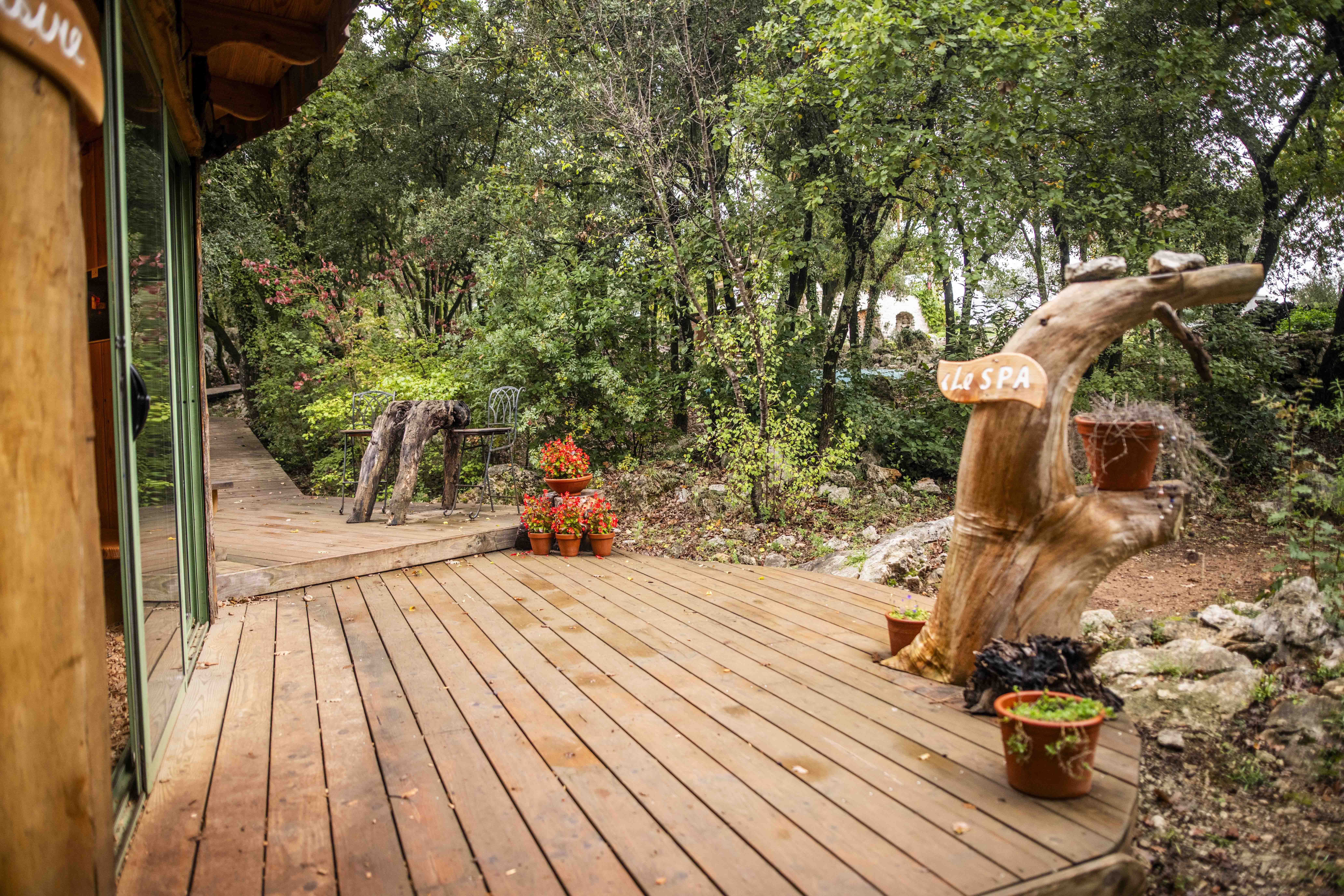 Cabane L'inattendue — Escapade sur pilotis avec spa à Souleyourt (Hérault) à Souleyourt — cuisine