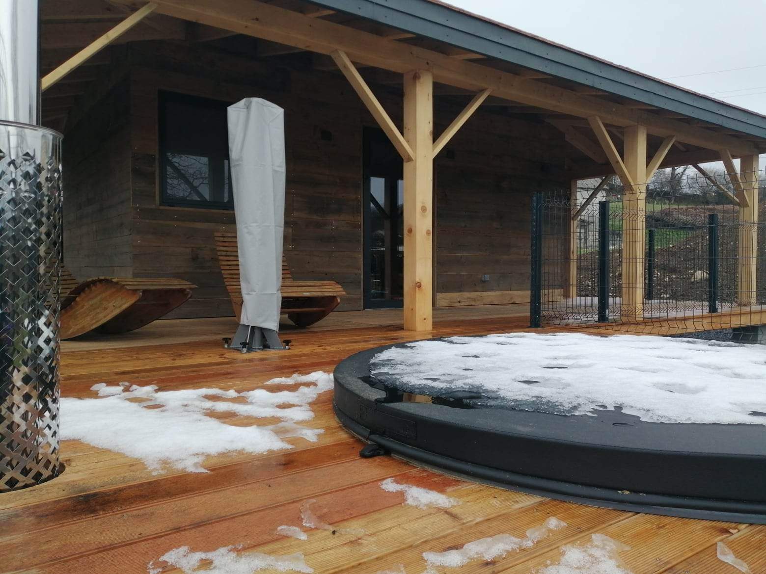 Cabane sur pilotis RMnature — Détente avec bain nordique à Lourdes à Lourdes — cuisine