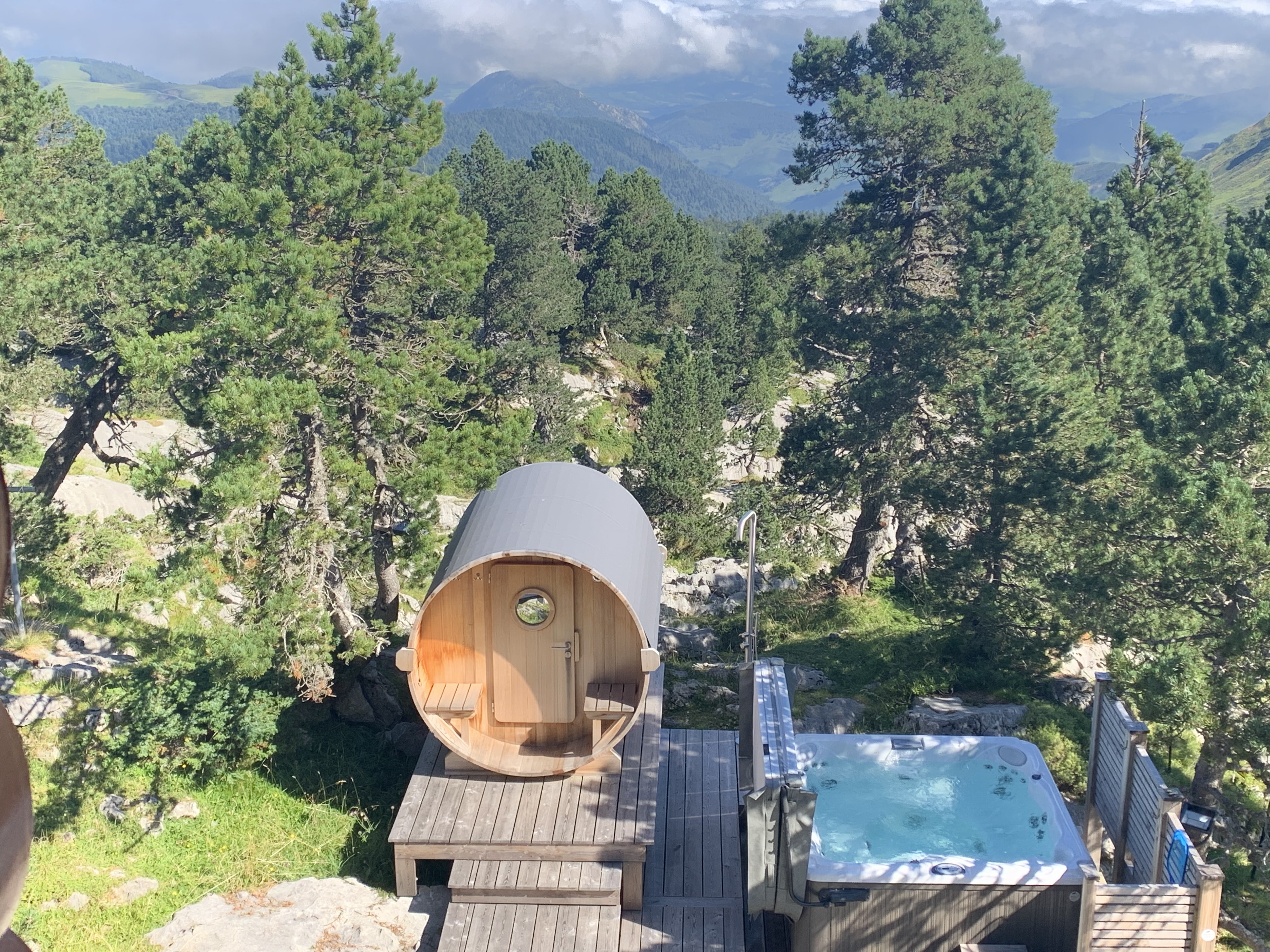Évasion dans une bulle spa au cœur de l'Aquitaine à Arette La Pierre Saint Martin — salle de bain