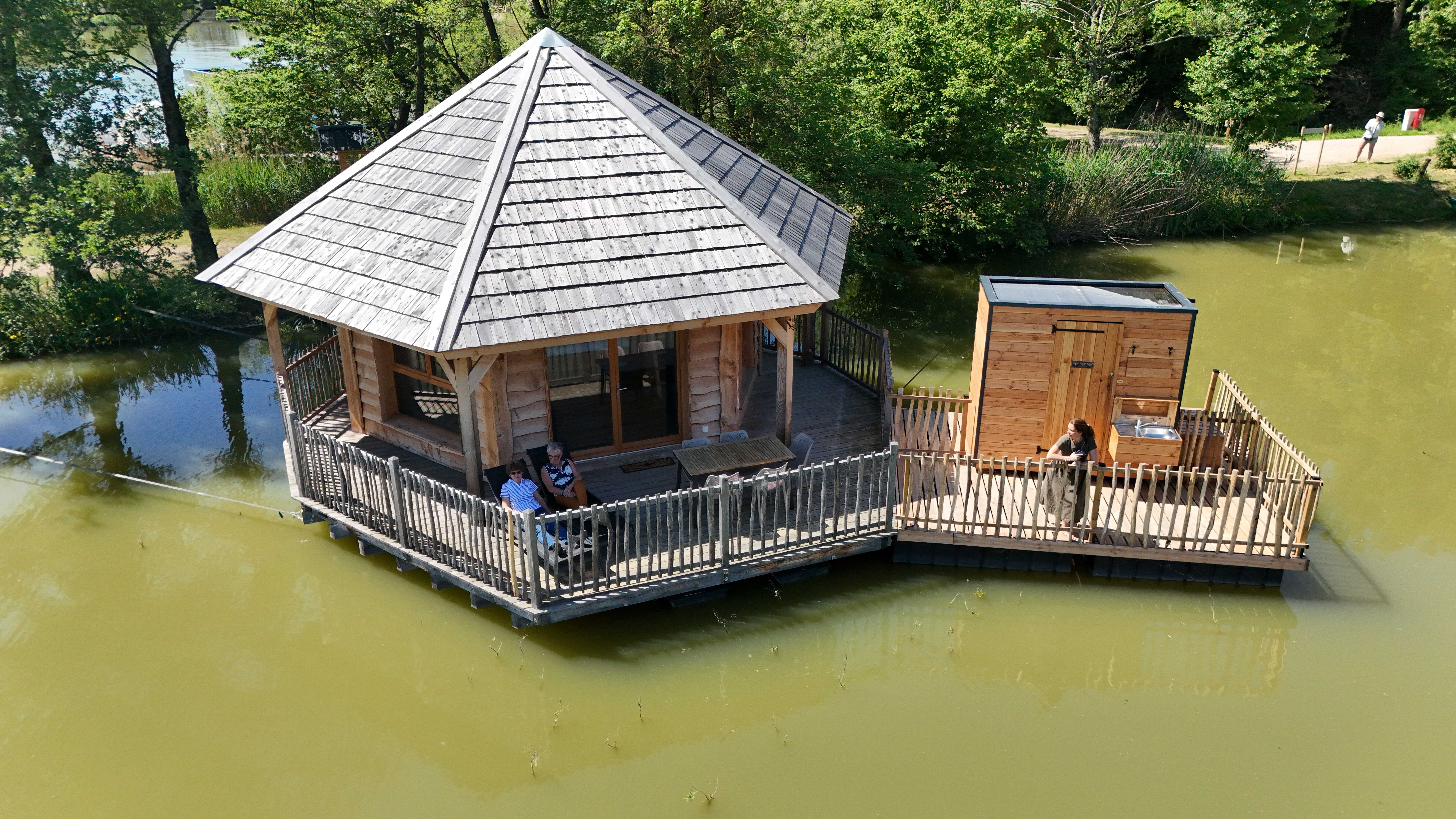 Cabane Ruche 5 pers — Séjour flottant avec spa à Ain à Meillonnas — cuisine