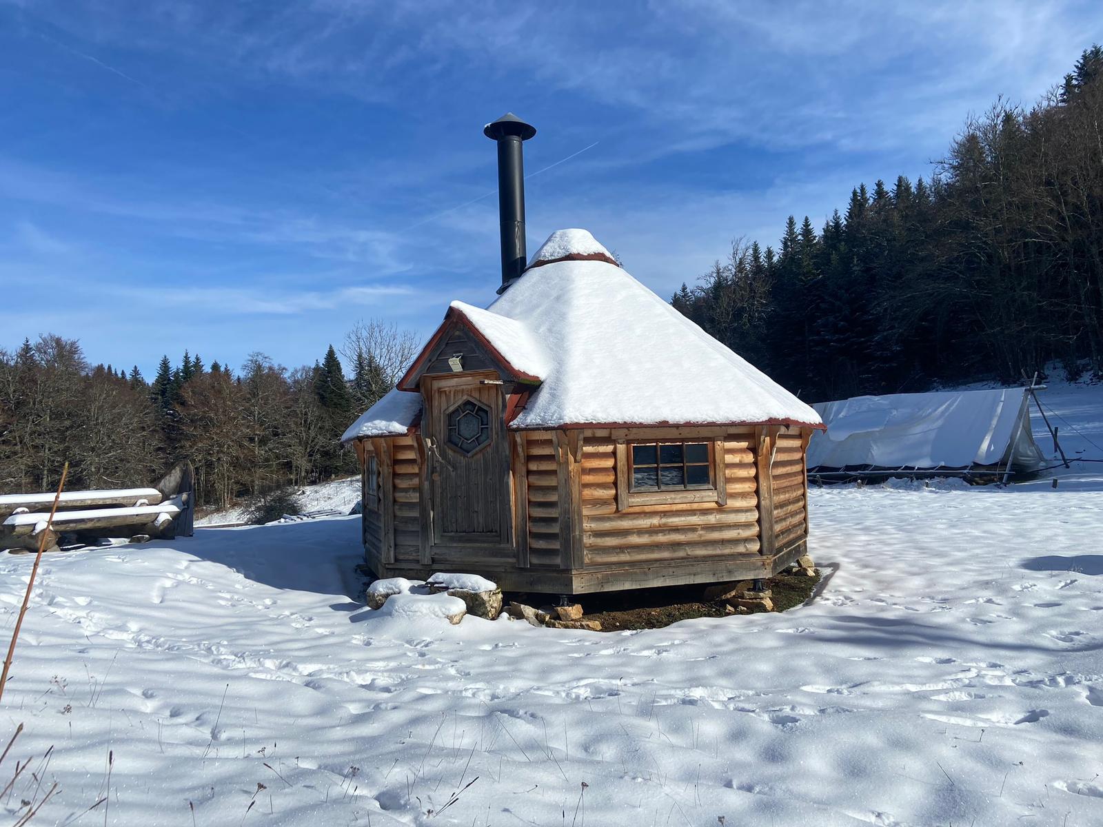 Kota 2 Ivalo : une immersion magique auprès des huskies à Vassieux-En-Vercors — vue intérieure