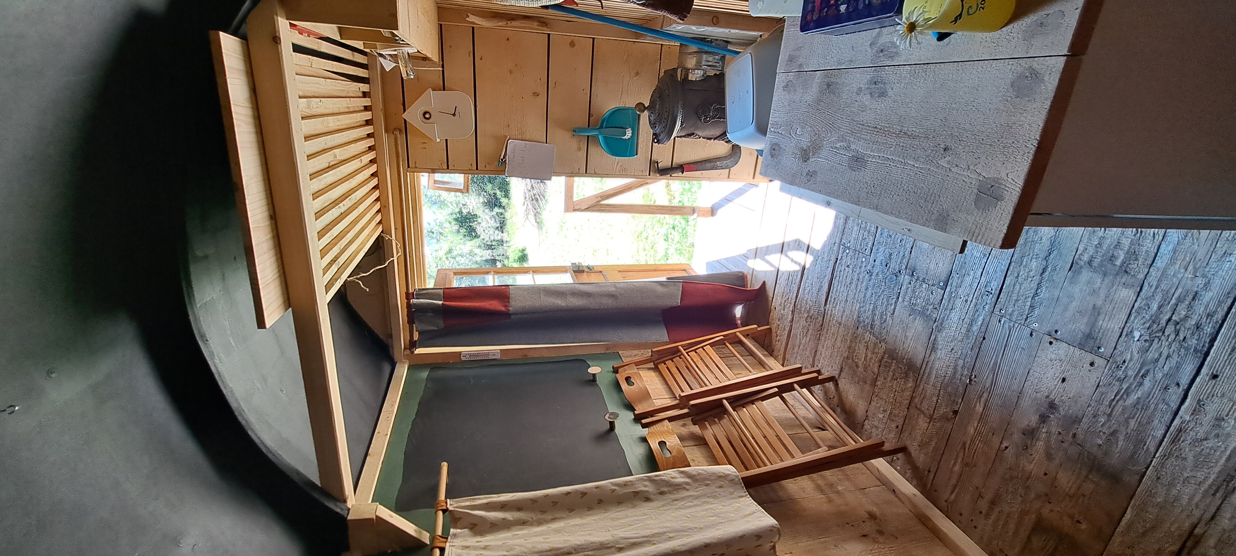 Évasion en roulotte Franco-Suisse au cœur de la nature à Rochejean — salle de bain