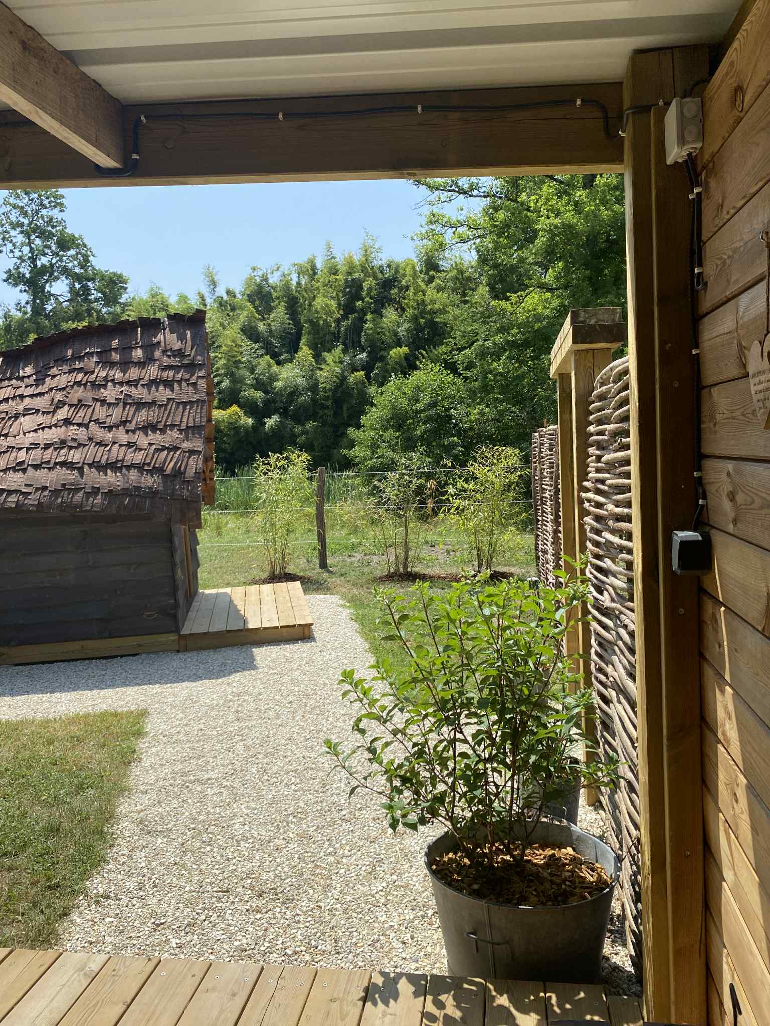 La Cabane Mini Enchantée — Séjour romantique avec spa à Loir-et-Cher à La Ferté-Imbault — espace de vie