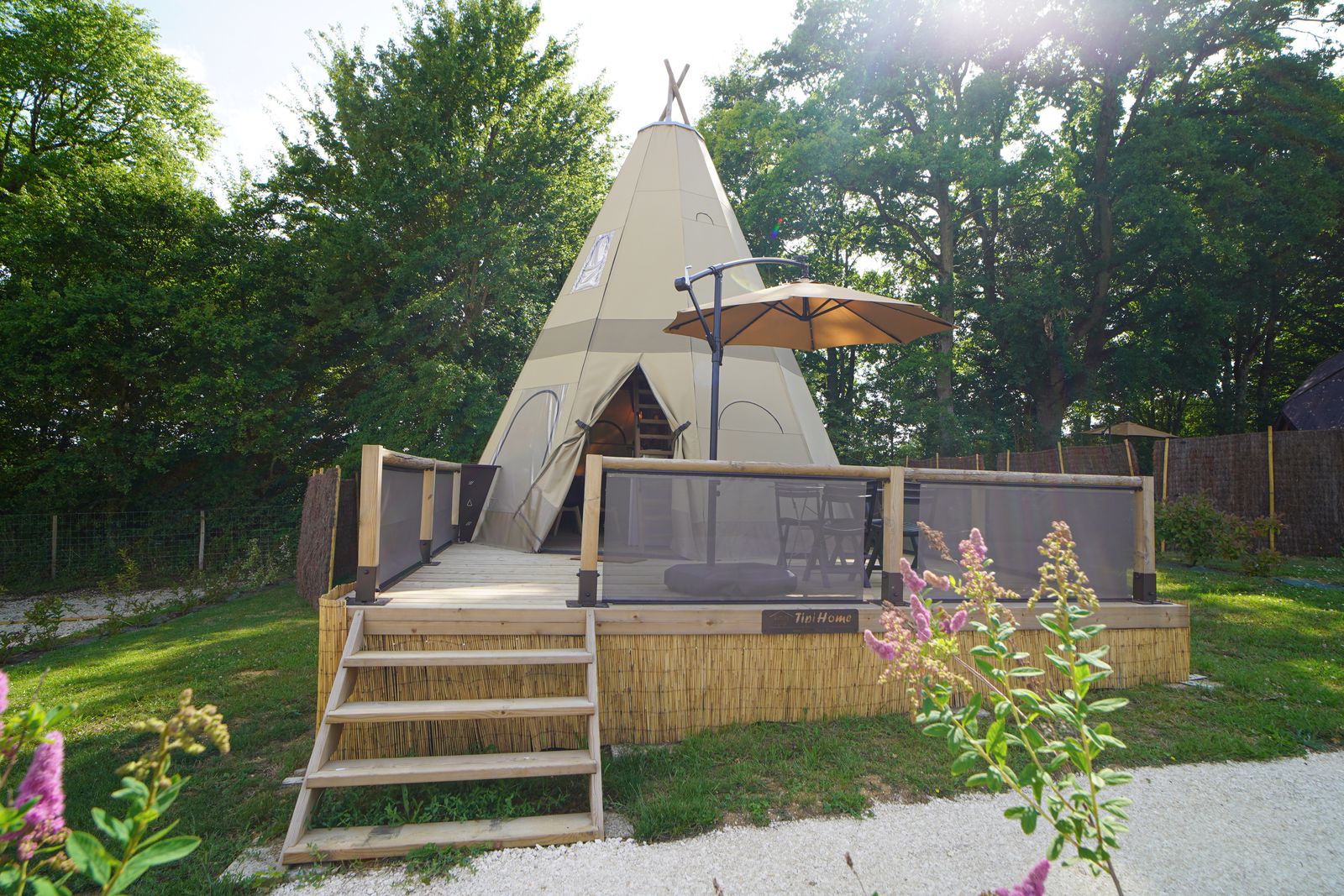 Le Tipi de L'Orée des 4 chemins — Nuit avec spa à Yonne à Villeneuve-Saint-Salves — chambre