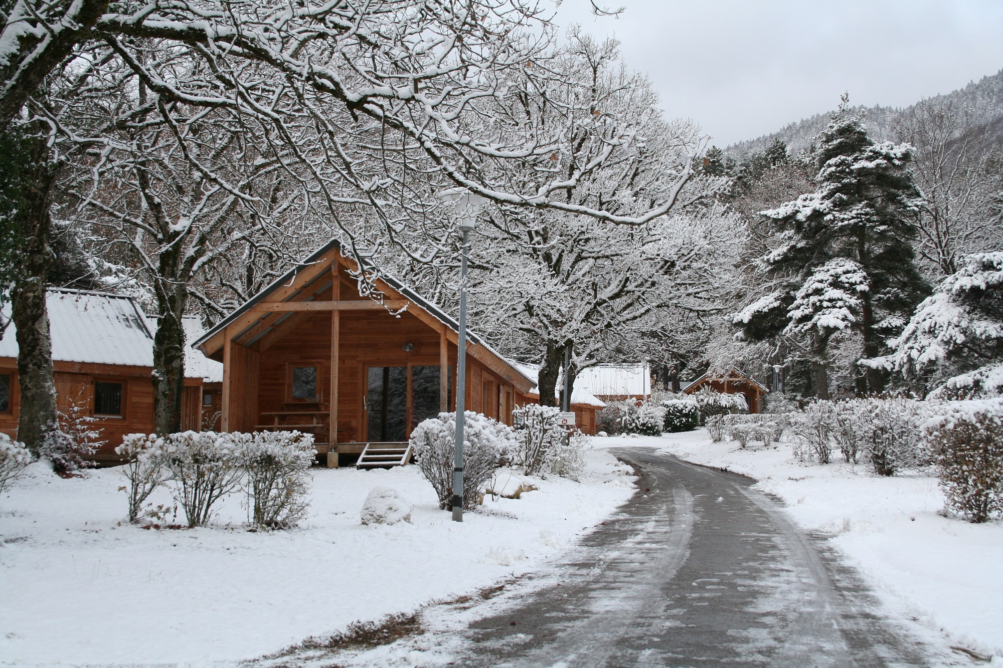 Chalet Montana : un refuge romantique au cœur des Alpes à Divonne Les Bains — espace de vie