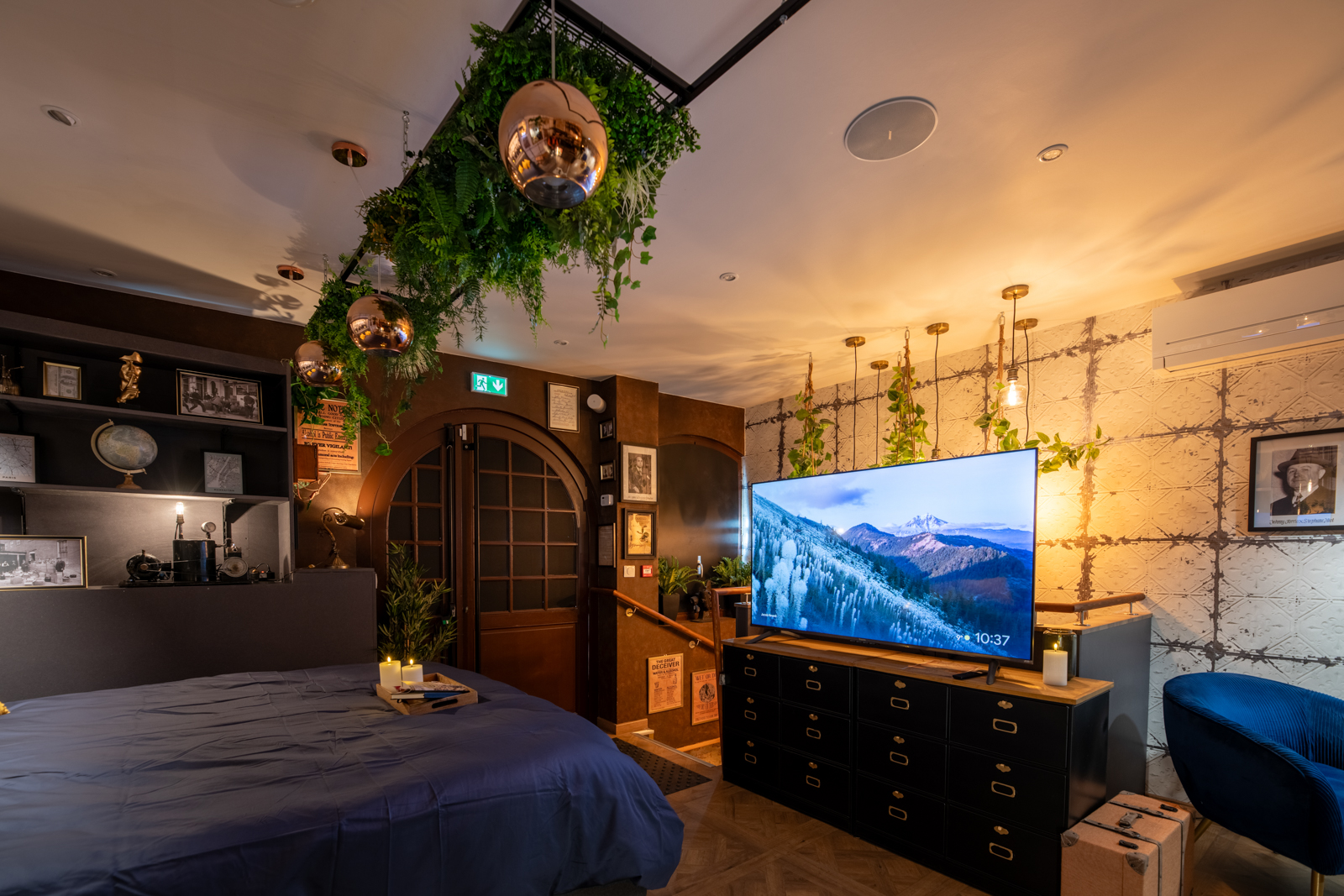 Prohibition - Love, Atypique room & Spa & Sauna — Chambre à thème avec spa à Indre à Châteauroux — chambre
