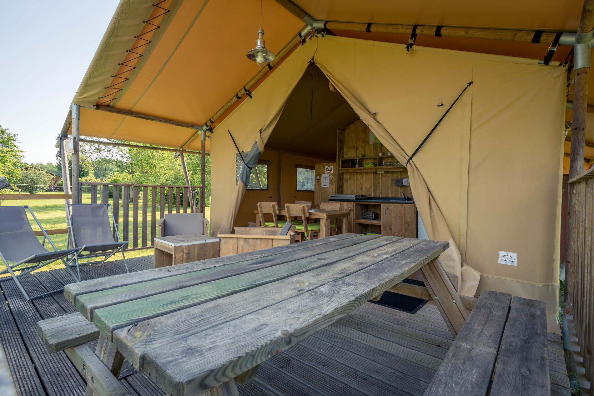 Tente Lodge la Clairière : une immersion sauvage en Nouvelle-Aquitaine à Saires — cuisine