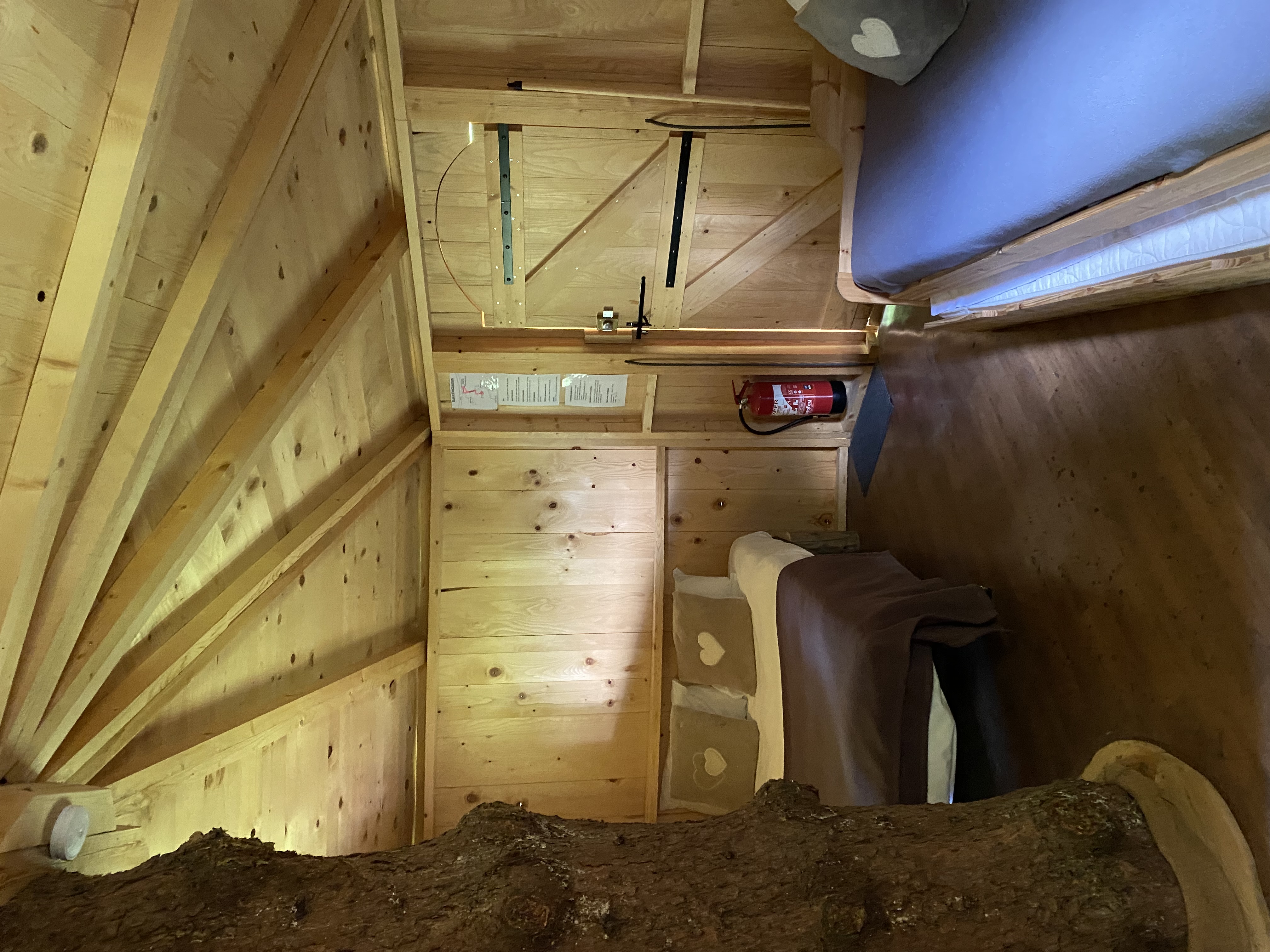 Cabane Les Cristaux — Nuit perchée à 8m avec vue panoramique en Haute-Savoie à Chamonix-Mont-Blanc — espace de vie