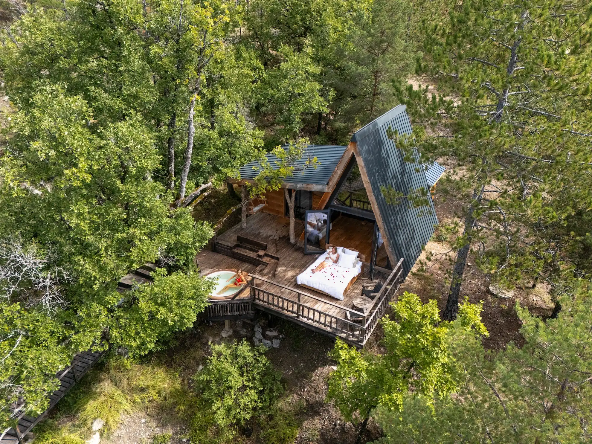 Petite Buëch — Cabane dans les arbres avec spa à Hautes-Alpes