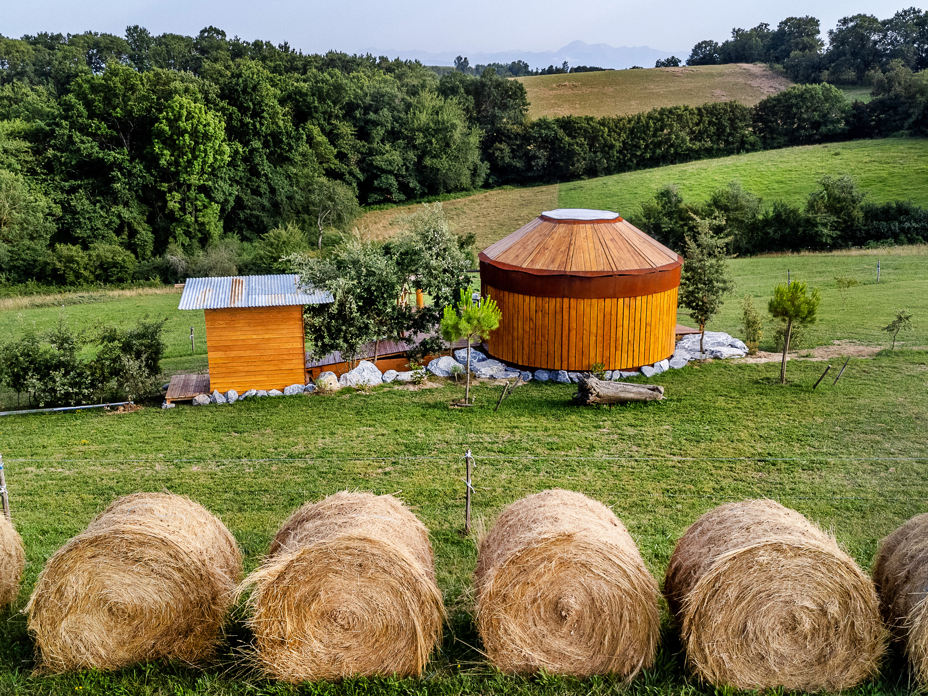 La Belle Ronde : une cabane avec vue imprenable à Senac — environnement naturel