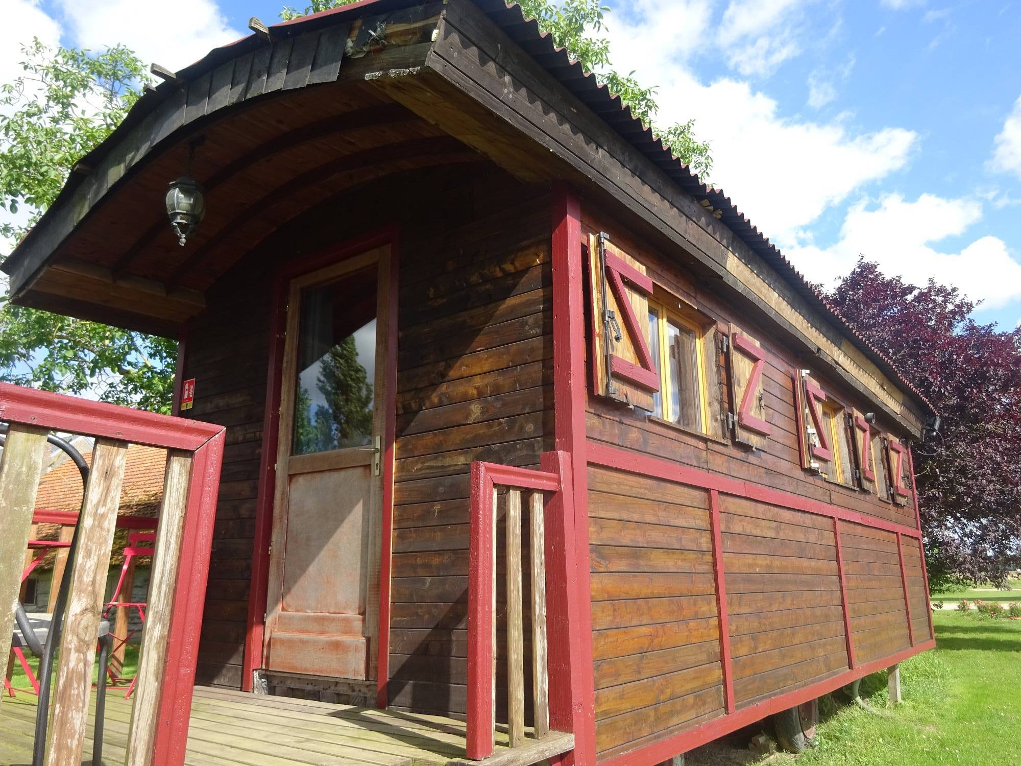 Roulotte enchantée au cœur de la nature à Avaray — salle de bain