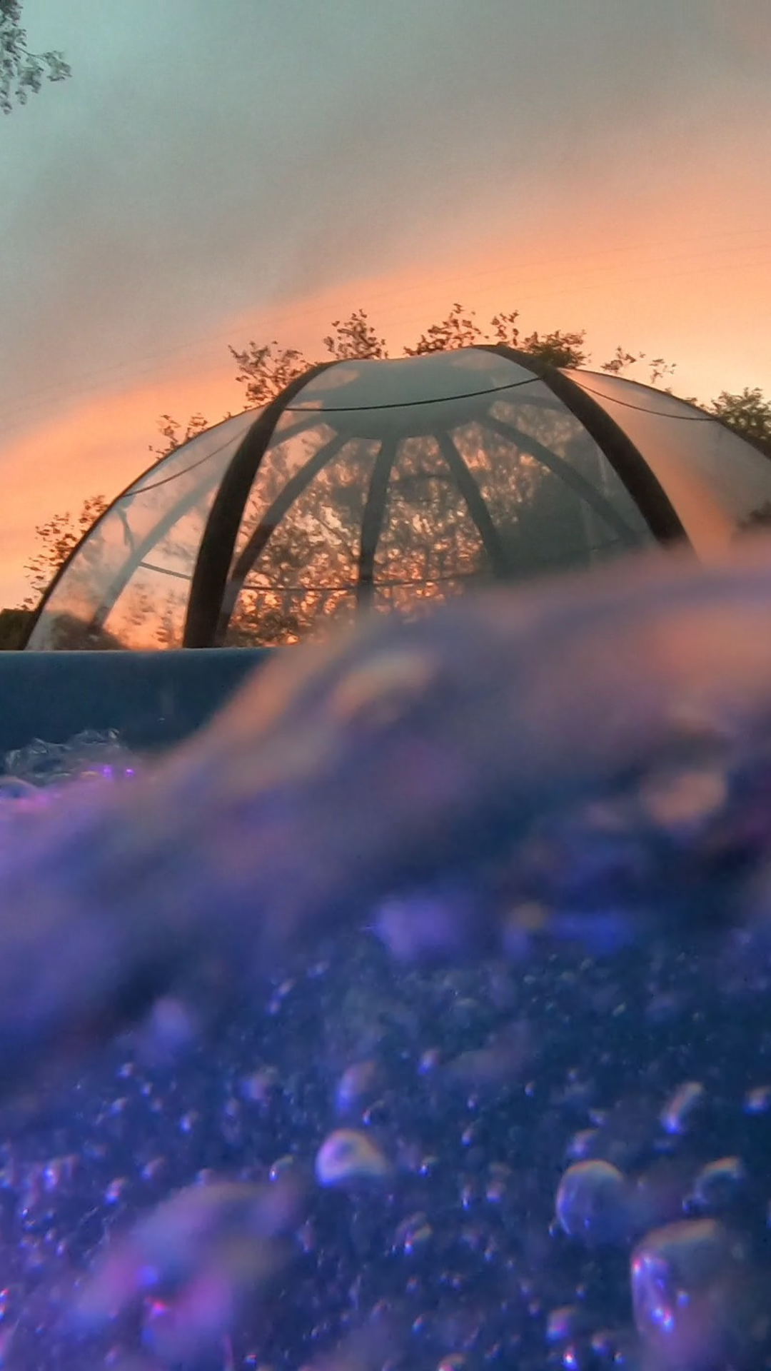 Bulle SPA — Nuit étoilée avec jacuzzi à Finistère à Saint-Ségal — espace de vie