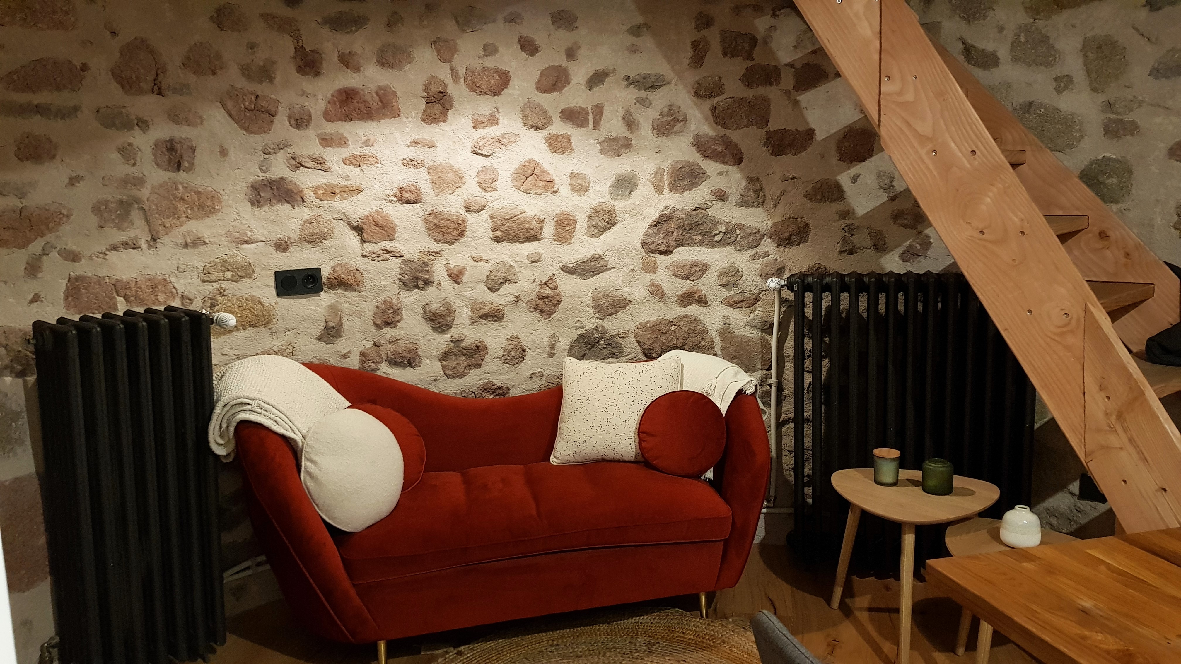 La Tour du Canet & Spa : une escapade romantique au cœur des Alpes à Longessaigne — chambre