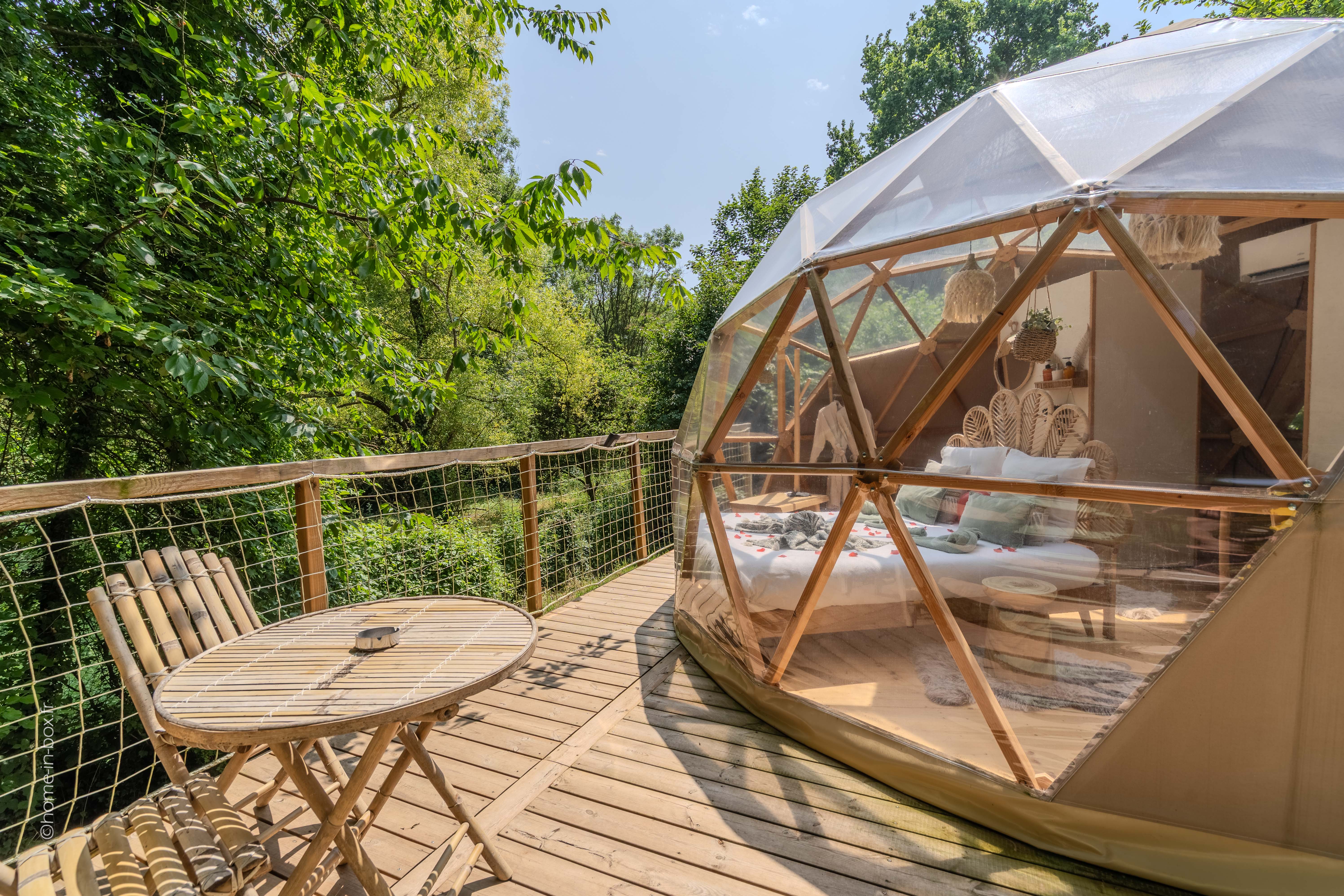 Dôme Guatape avec jacuzzi — Dôme romantique à Seine-et-Marne à Serris — détail architectural