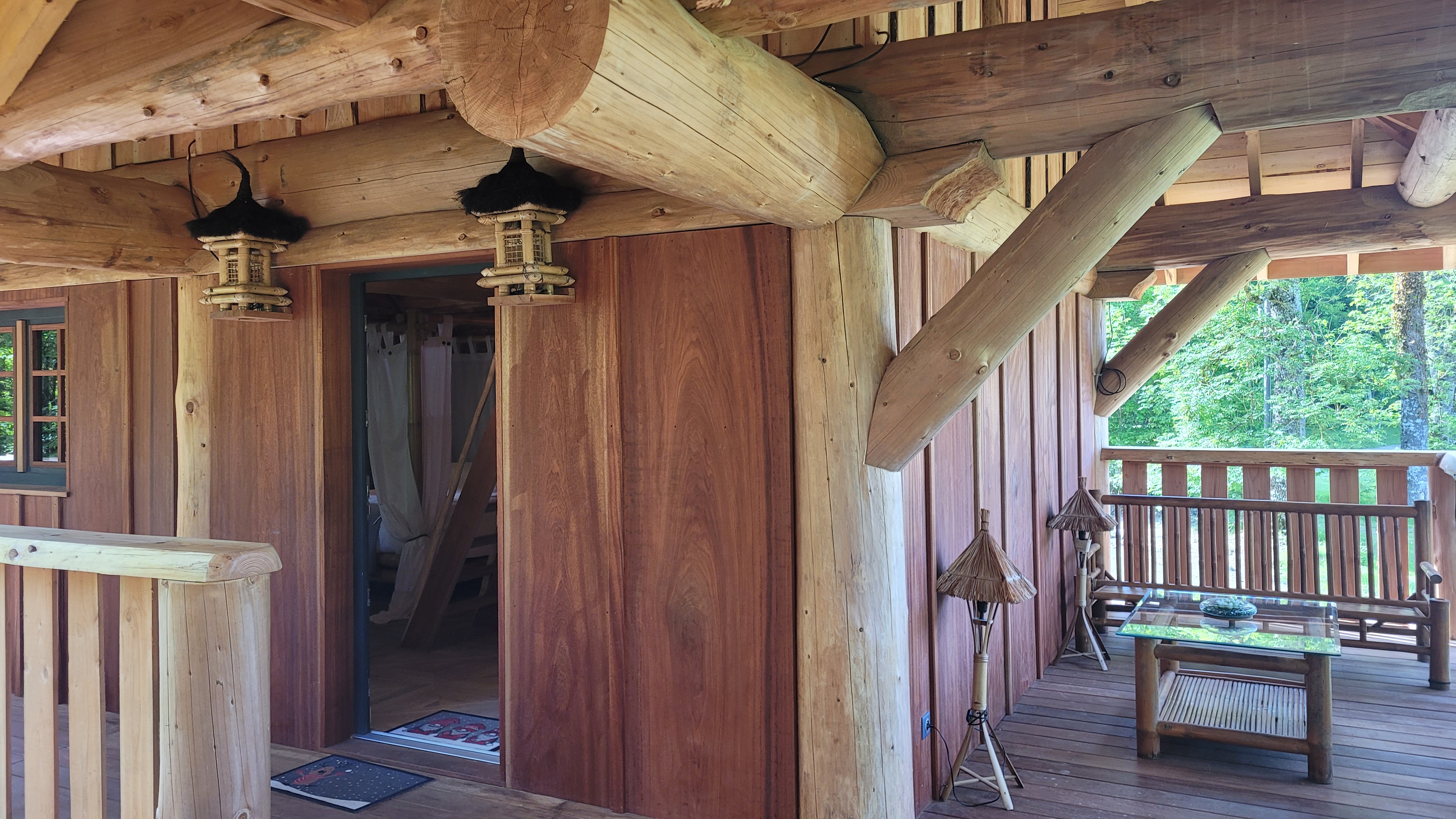La Thaï & Spa : une cabane sur pilotis pour une escapade inoubliable à Echouboulains — vue depuis la terrasse