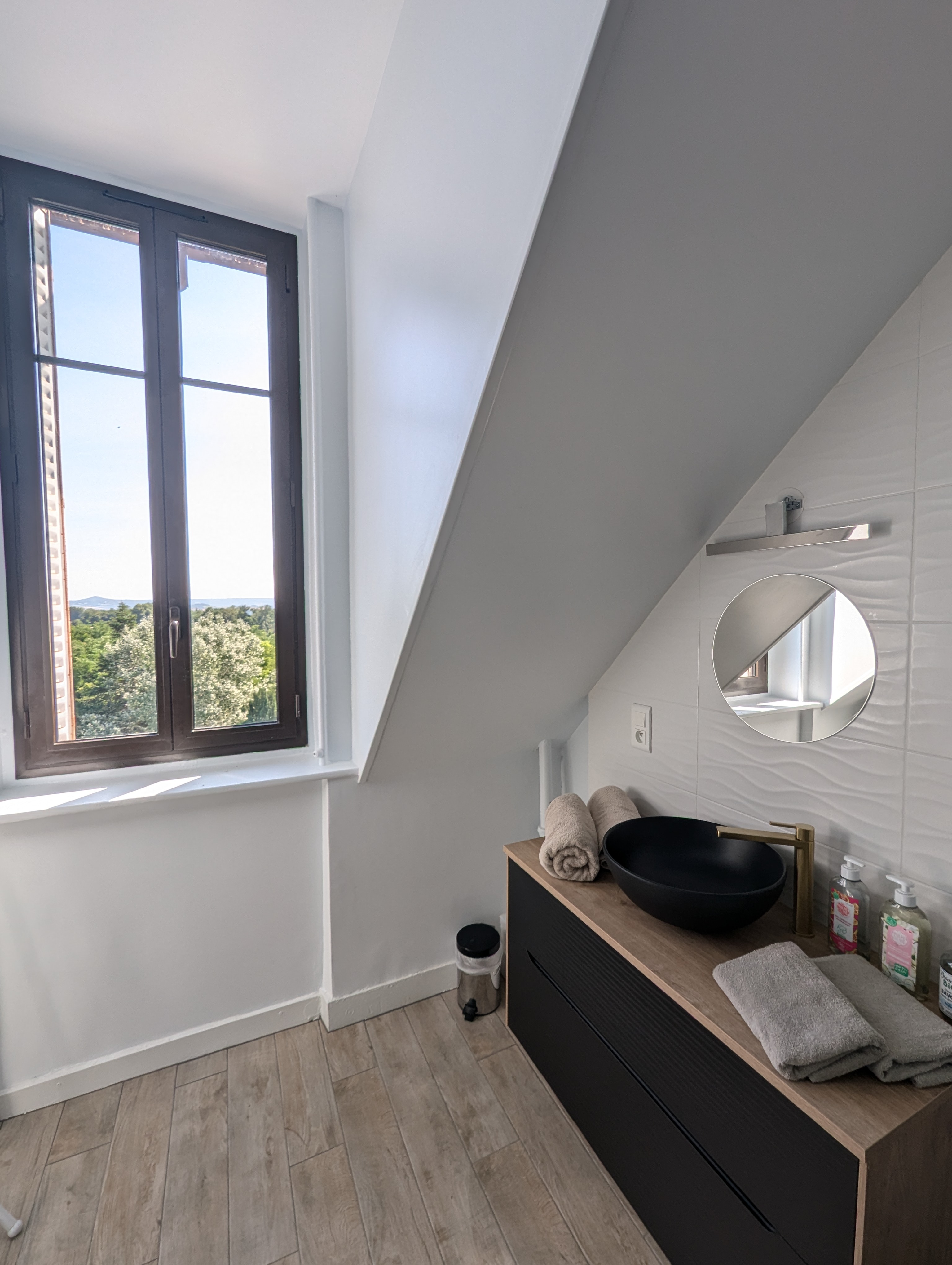 Chambre 'Rêve de Milan Royal' — Chambre à thème avec spa à Puy-de-Dôme à Clermont-Ferrand — salle de bain