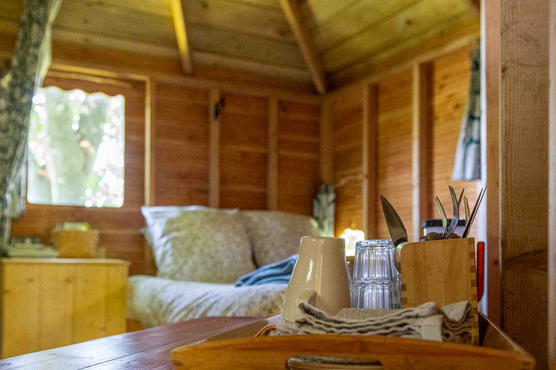 Cabane Mésange — Nuit perchée à 17m dans les arbres en Calvados à Noues de Sienne — détail architectural