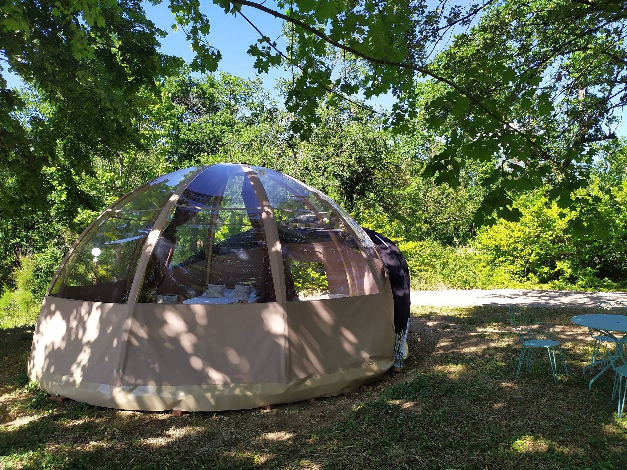 Évasion dans une bulle panoramique familiale en Rhône-Alpes à Albon — salle de bain