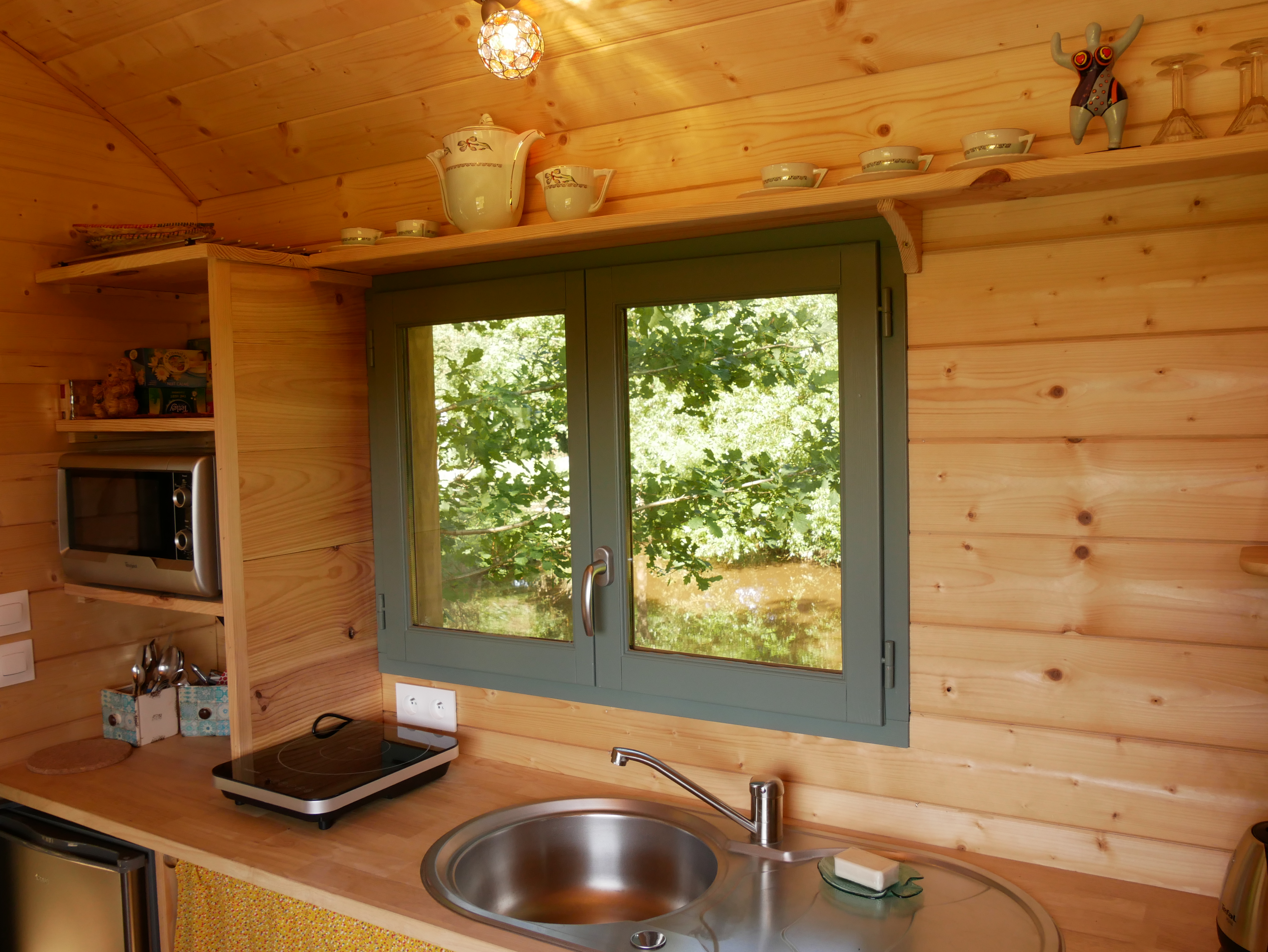 La Roucoulotte — Roulotte avec spa à Loire-Atlantique à Saint-Lumine-De-Clisson — salle de bain