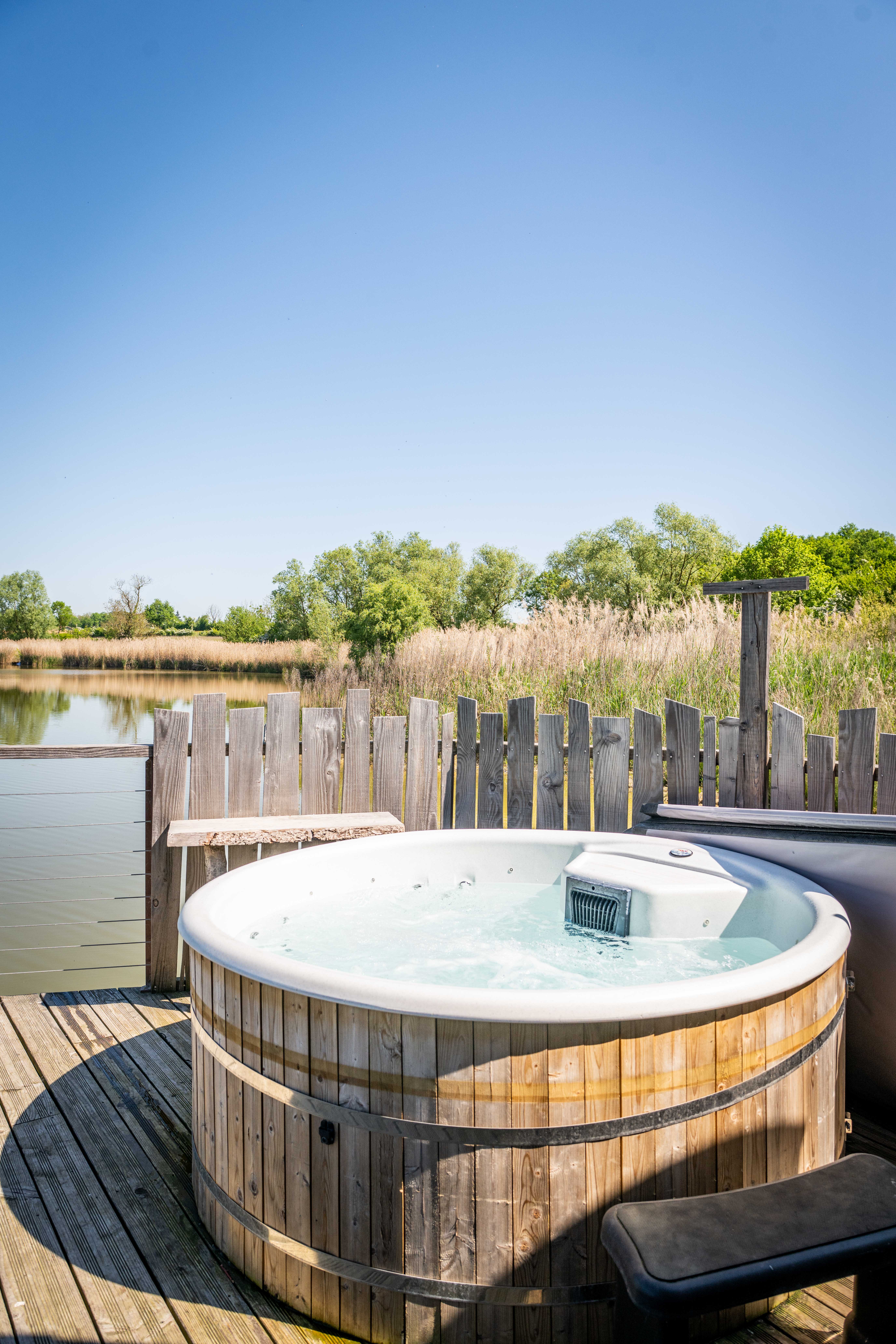 Cabane Spa les Flots — Cabane sur l'eau avec spa à Ain à Meillonnas — environnement naturel
