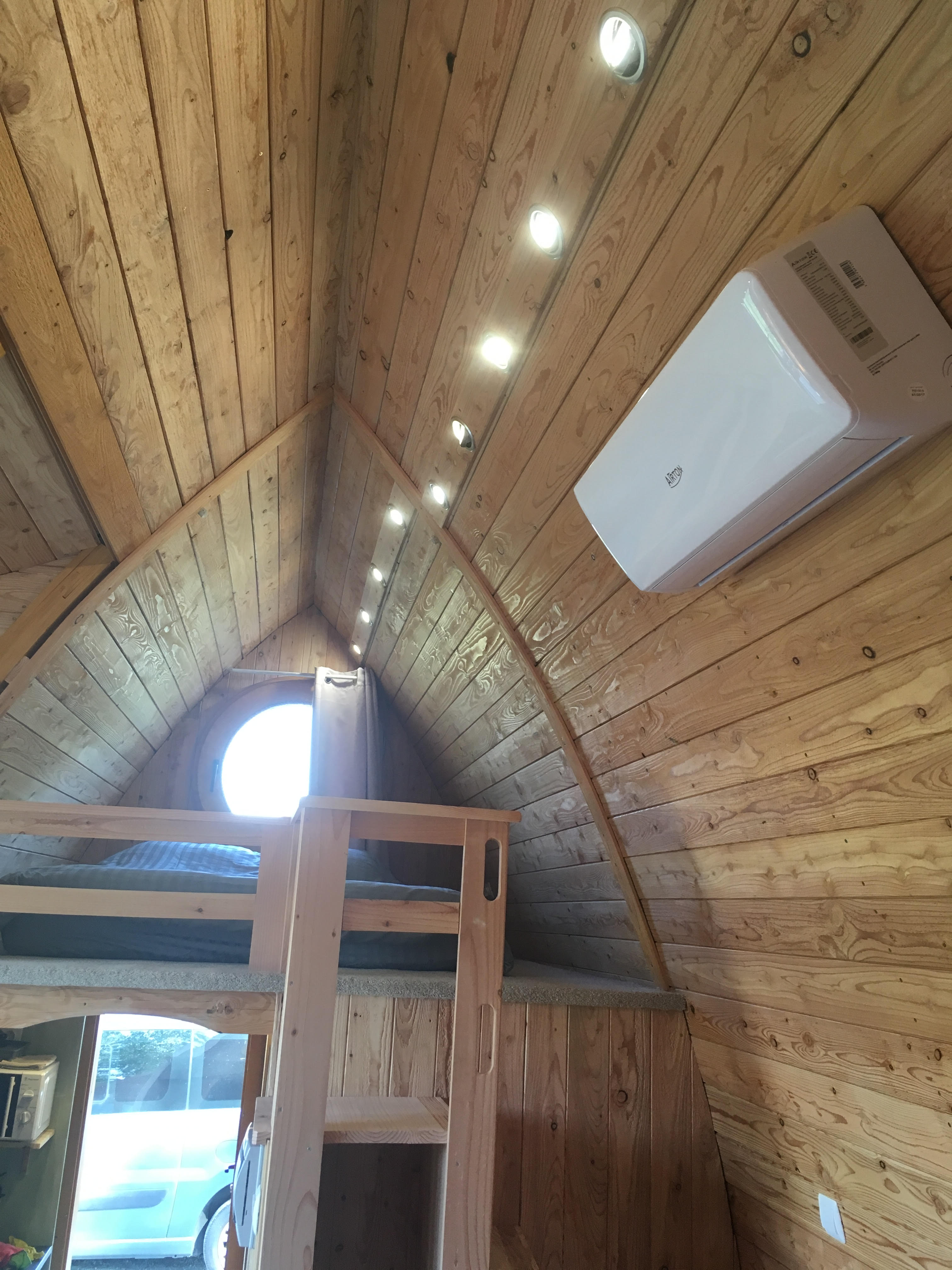 Tiny house 5/6 places — Séjour avec spa à Puy-de-Dôme à Issoire — environnement naturel