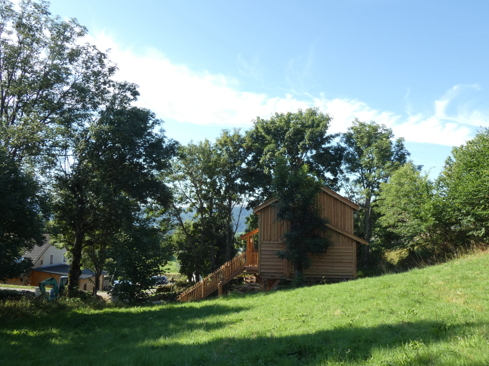 Cabane Spa Bérénice — Cabane sur pilotis avec jacuzzi à Lozère à Cubières — salle de bain