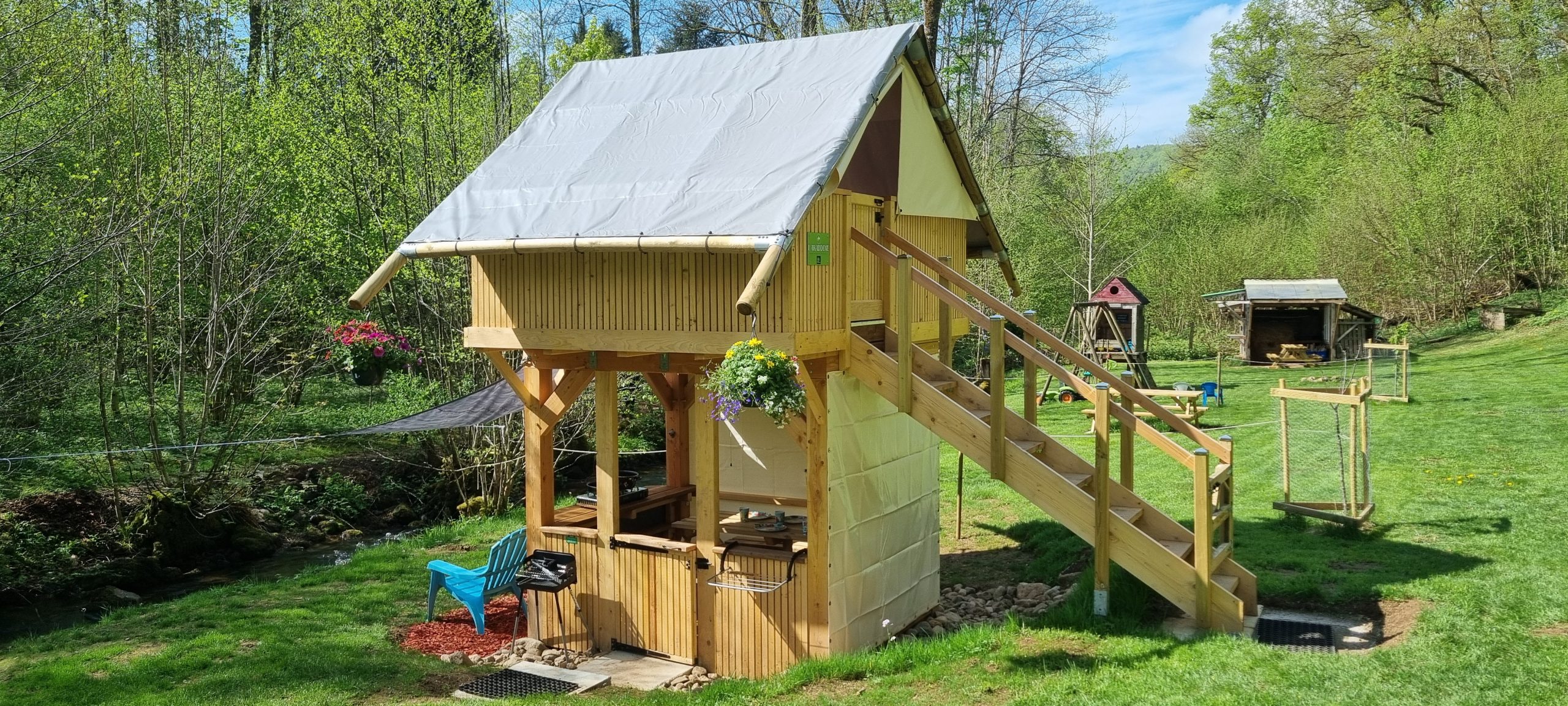 L'Araddone — Tente sur pilotis avec spa à Haute-Saône à Vesoul — vue intérieure