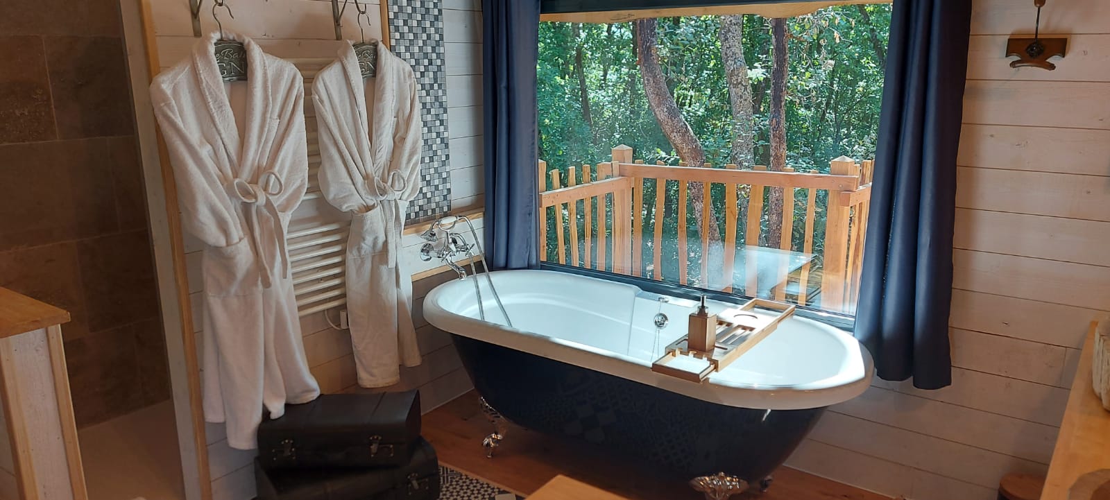 Cabane Spa Vintage Prestige — Nuit perchée avec jacuzzi à Lot-et-Garonne à Agen — cuisine