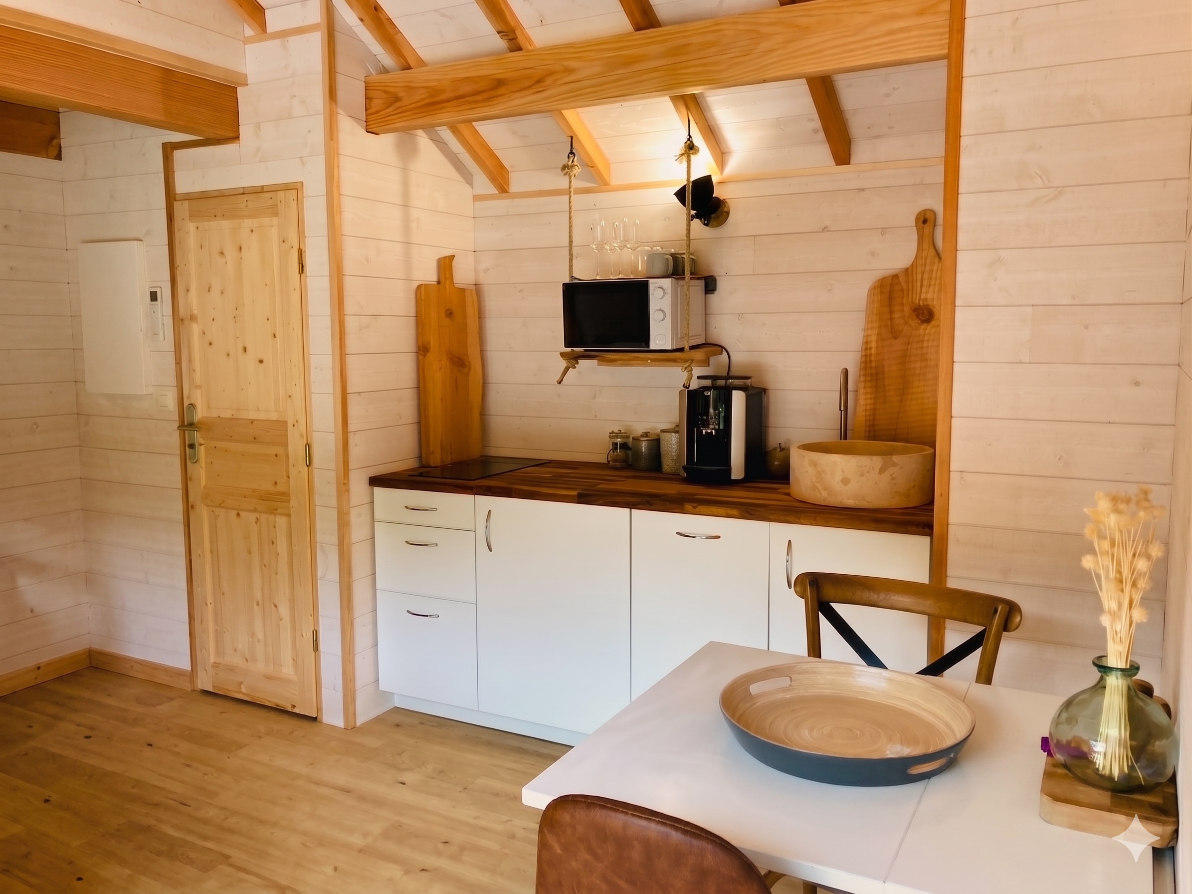 La Douce Parenthèse — Cabane sur pilotis avec Spa à Brive-la-Gaillarde à Brive-la-Gaillarde — cuisine