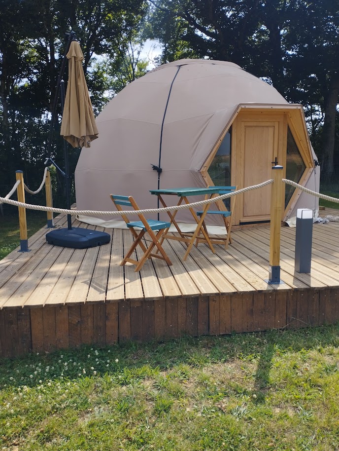 Le Dôme géodésique cocooning & Spa — Dôme avec spa à Yonne à L'Orée des 4 chemins — chambre