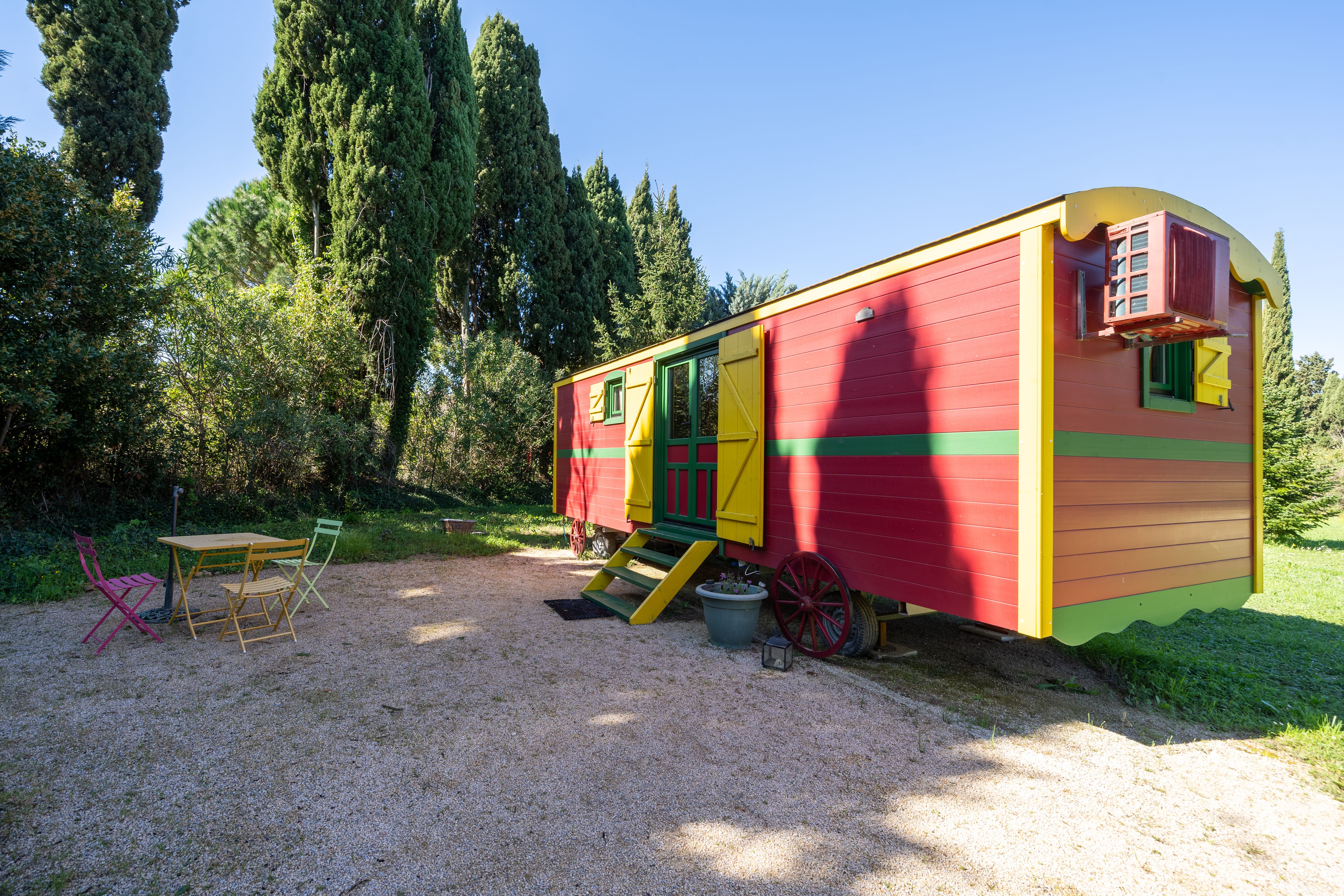 Évasion en roulotte : Marius et sa piscine en Provence à Saint Remy De Provence — environnement naturel