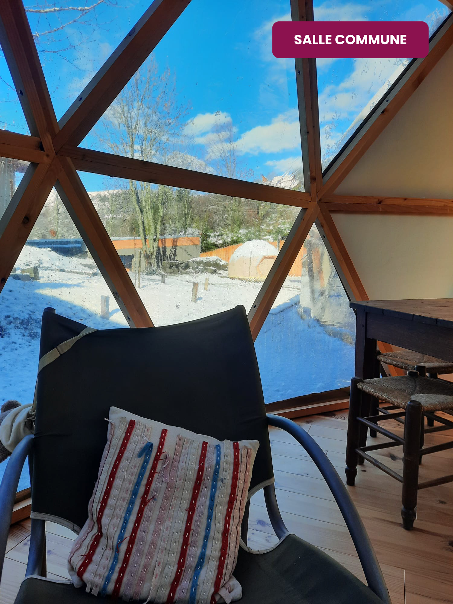 Le Nid du Lac — Cabane avec spa à O'Chambon (Puy-de-Dôme) à Châteauneuf-les-Bains — détail architectural
