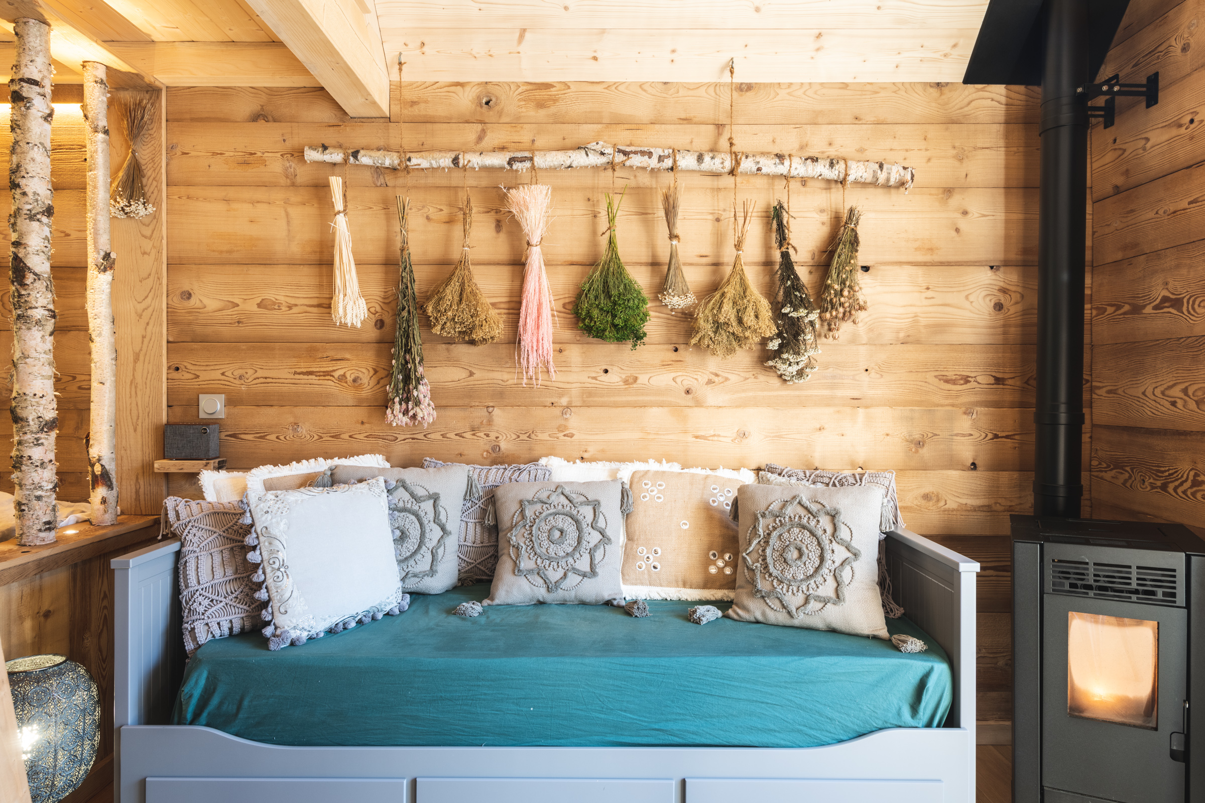 Lodge de Ma Grand Mère & Spa : une cabane au cœur de la Lorraine à Barbey Seroux — espace de vie