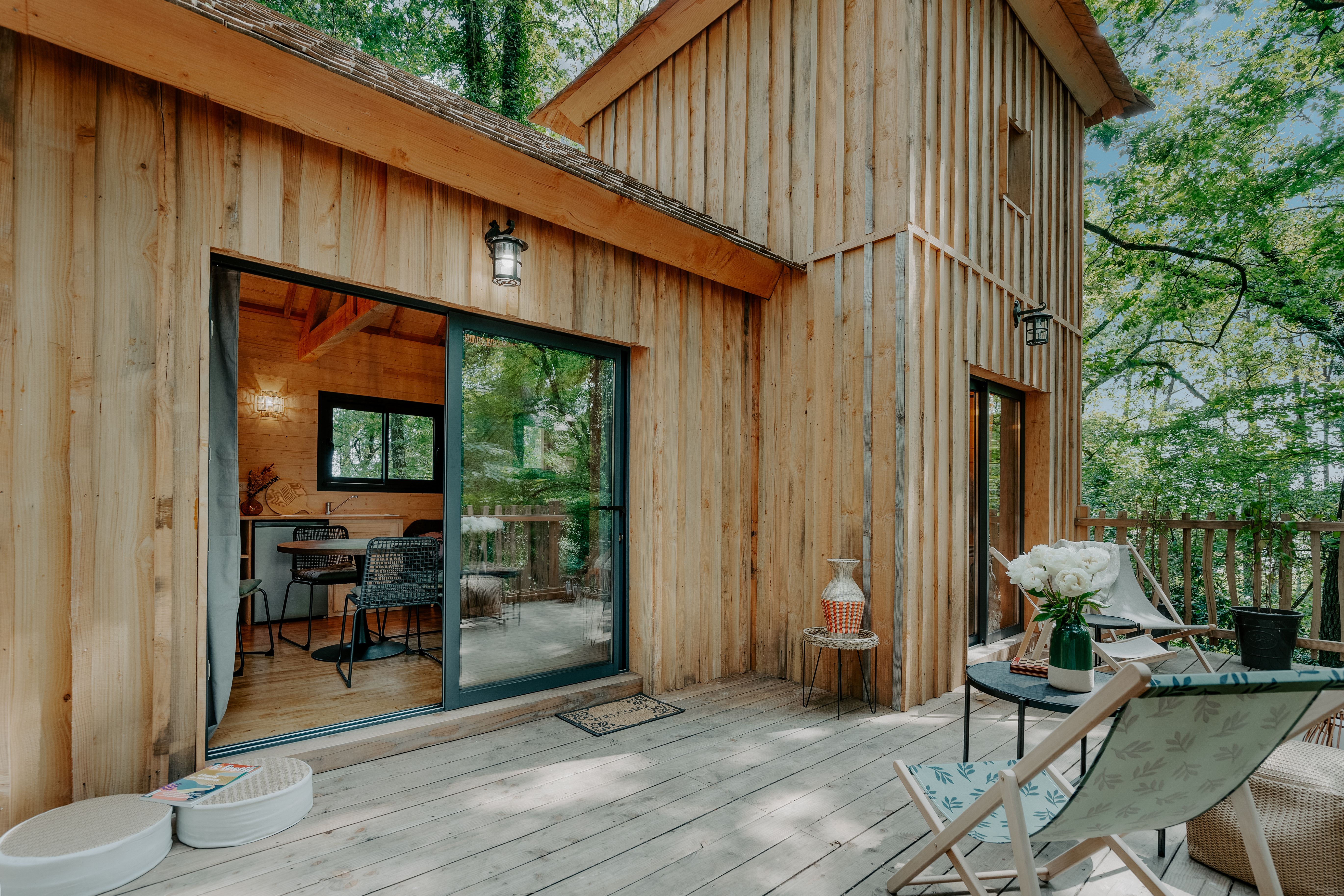 La Cabane la Forêt & Spa : une évasion en hauteur à Martillac — espace de vie